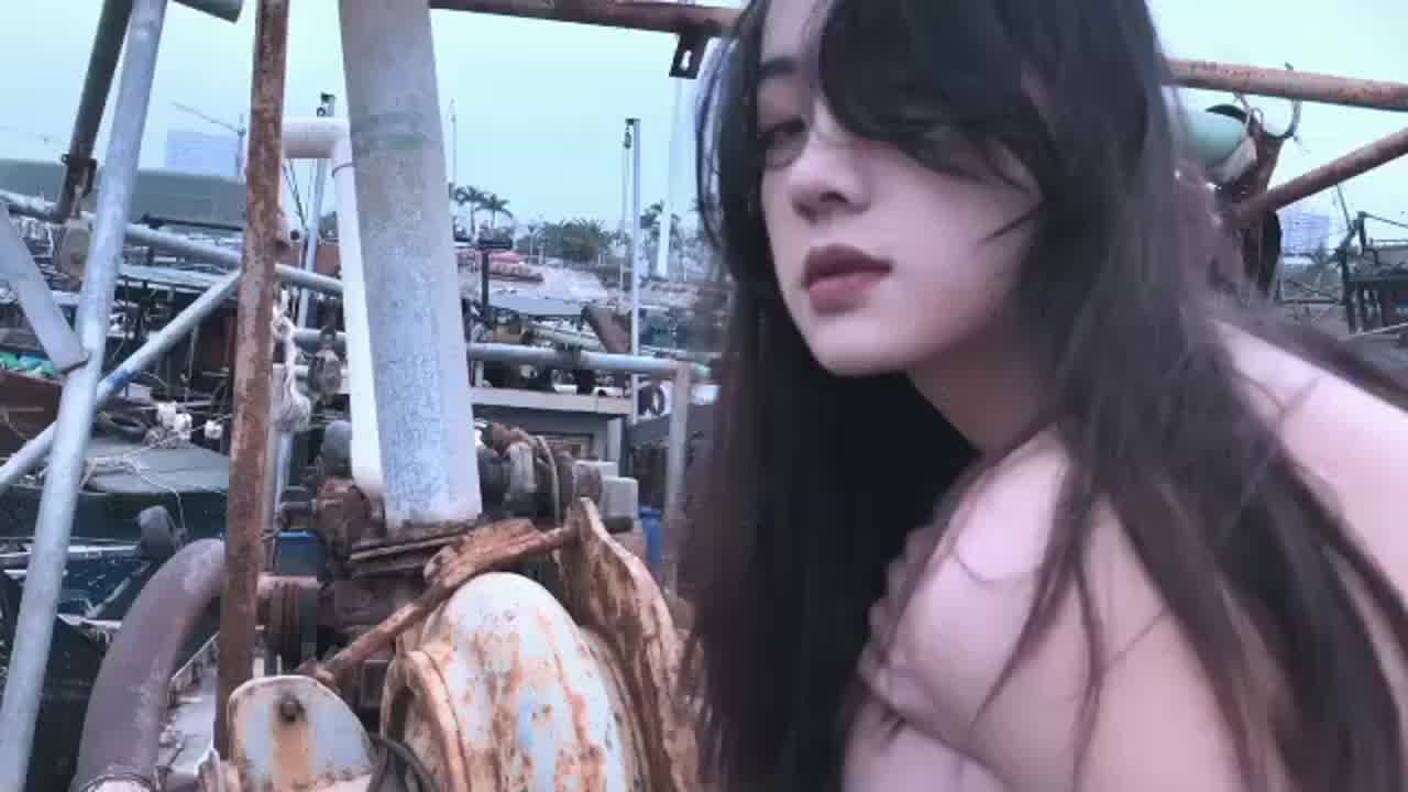  超高颜值S身材女神户外漏出美得流水 的剧照4