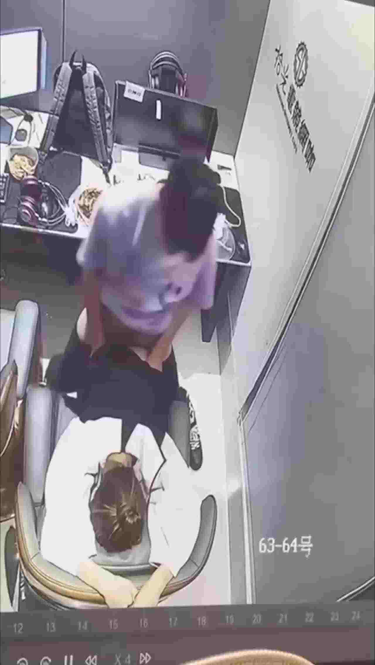  四川一网咖包间情侣直接开啪，监控放出后该网咖瞬间成为打卡地 的剧照10