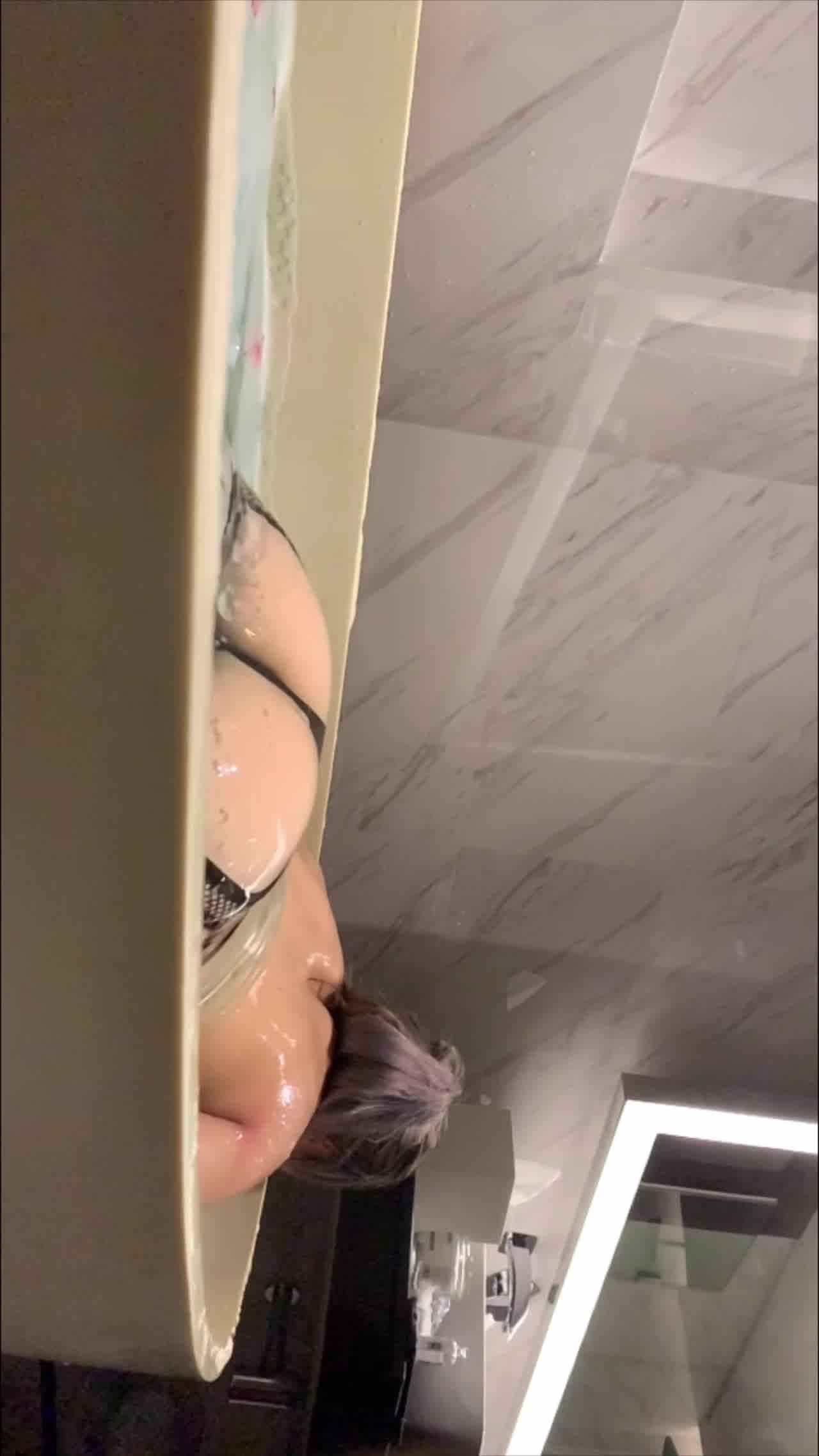  FUCK！我操！我操！太爽啊操！太爽了！啊”某约炮大神专约女留学生，极品学生妹被干的高潮爽到直爆粗口 的剧照7