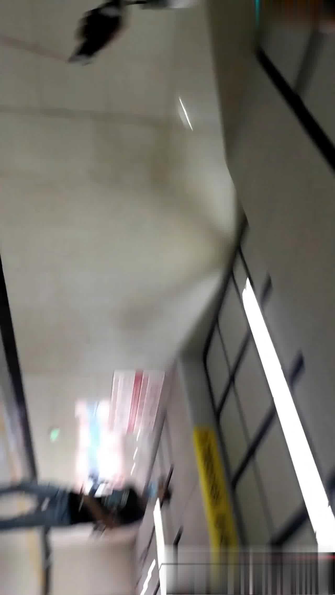  街射小萝莉玩的刺激 的剧照6