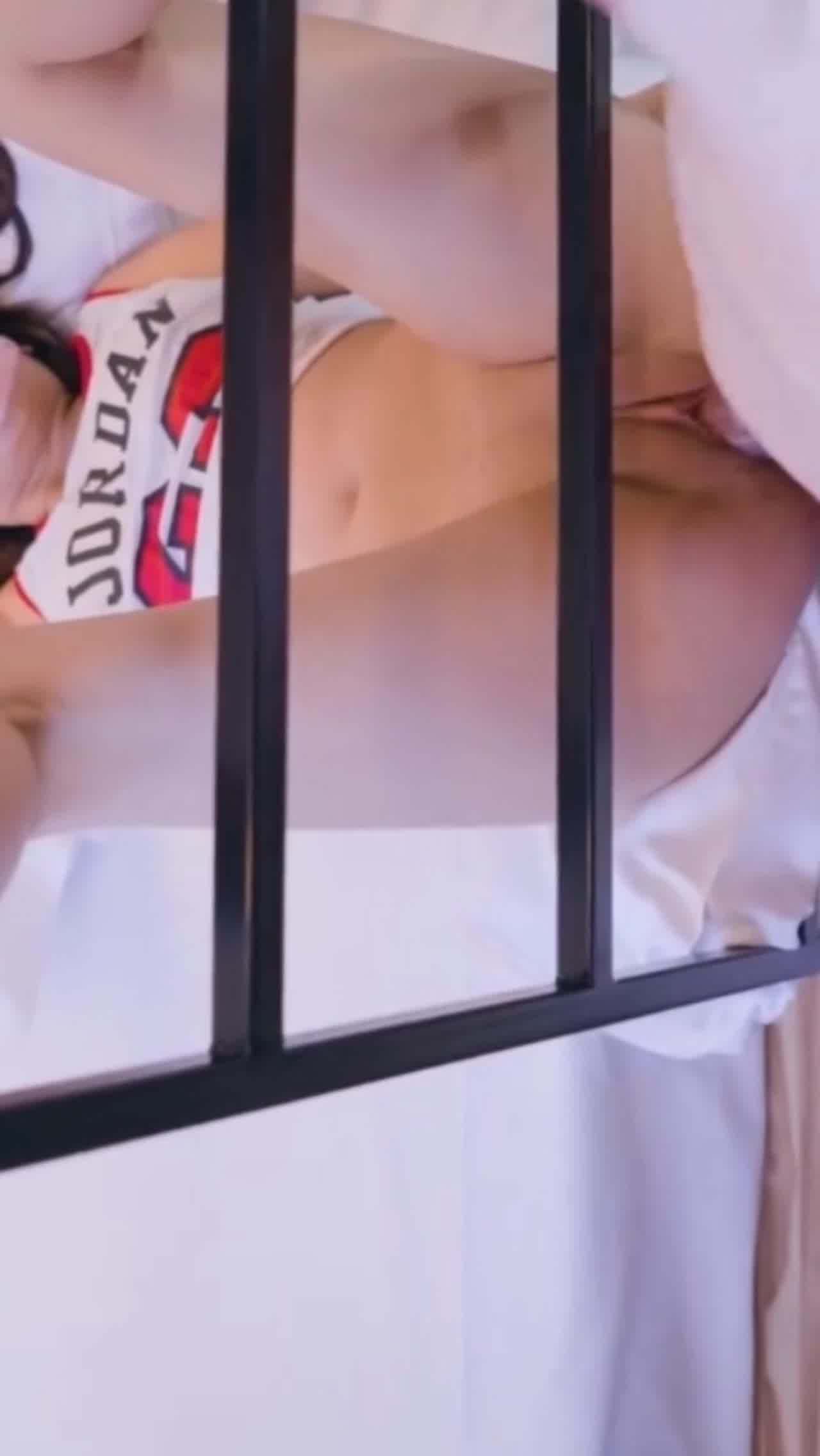  篮球妹子被鸡鸡弄的好爽阿 的剧照1