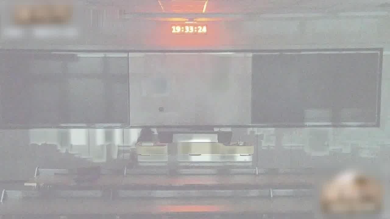  浙江大学北教4217班 情侣在教室做爱被教室监控拍下 监控下两人蹑手蹑脚的样子像你的第一次吗？ 的剧照3