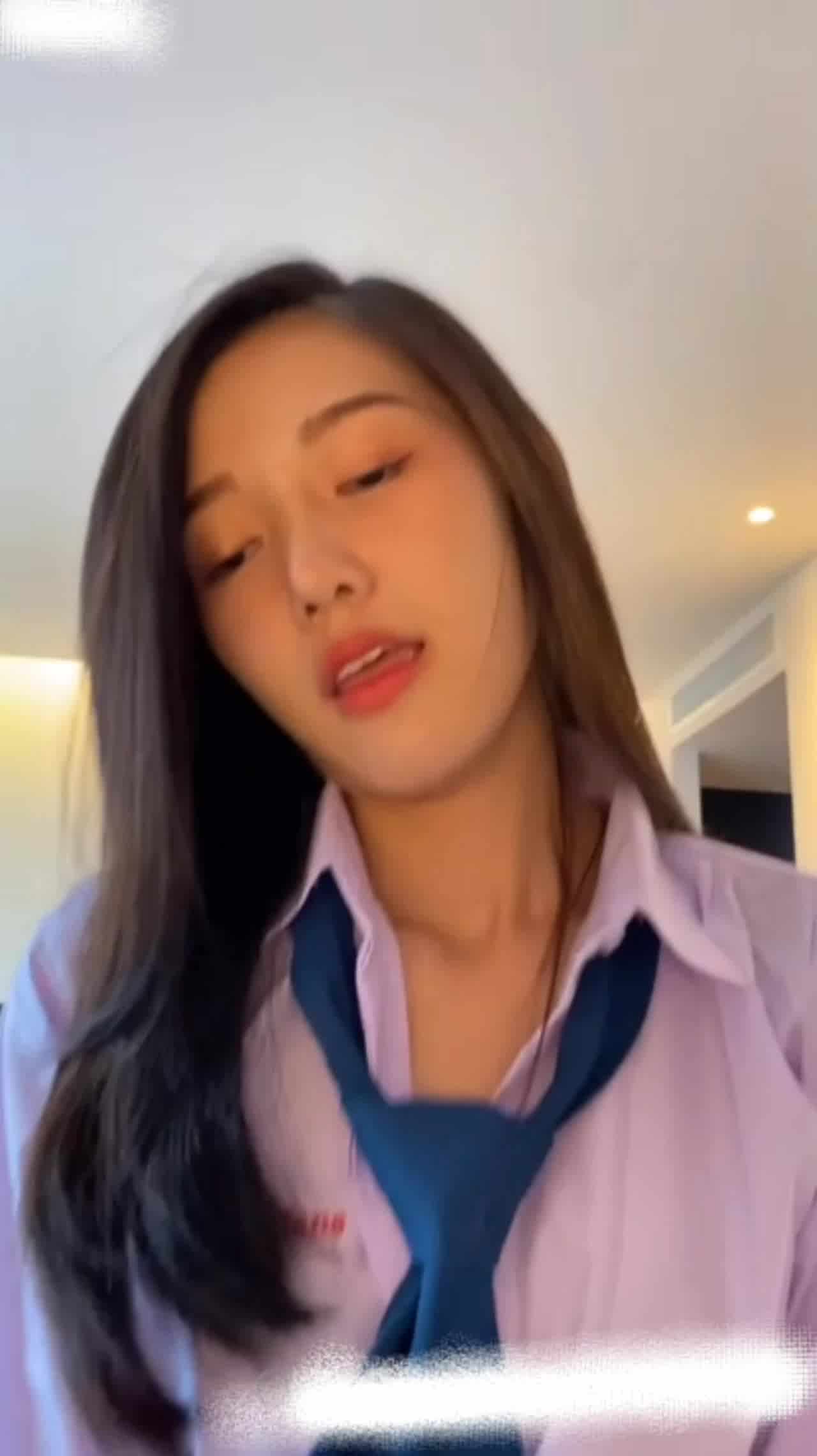  小秘书洗完澡陪老总做爱 的剧照2