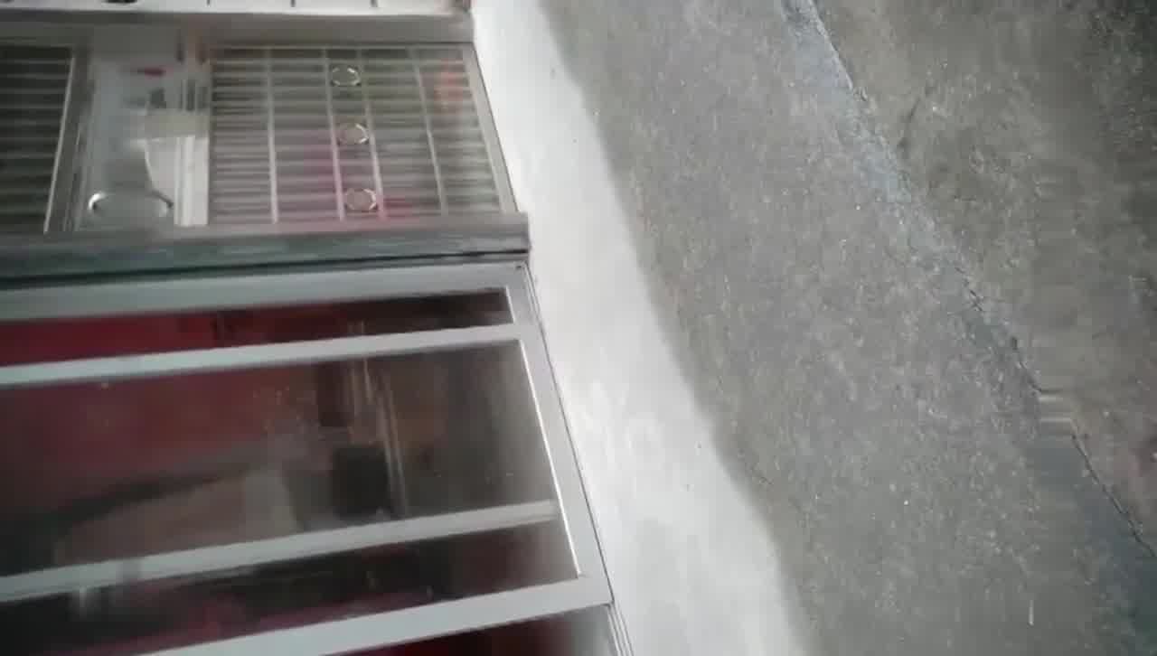  【双响炮】城中村扶贫良家少妇，一炮接一炮，最后直接扔掉套子，全部射进去了。 的剧照1