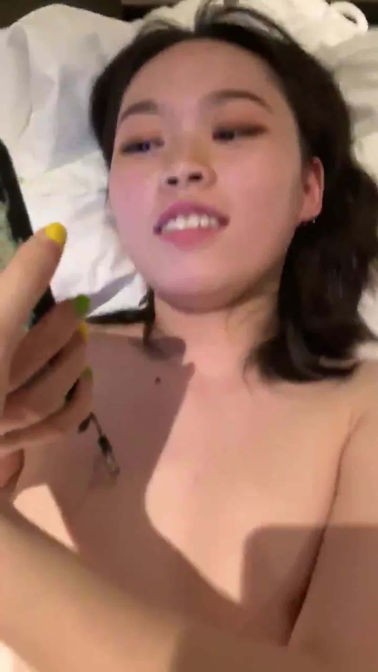  打炮时小贱货还讲电话 的剧照4