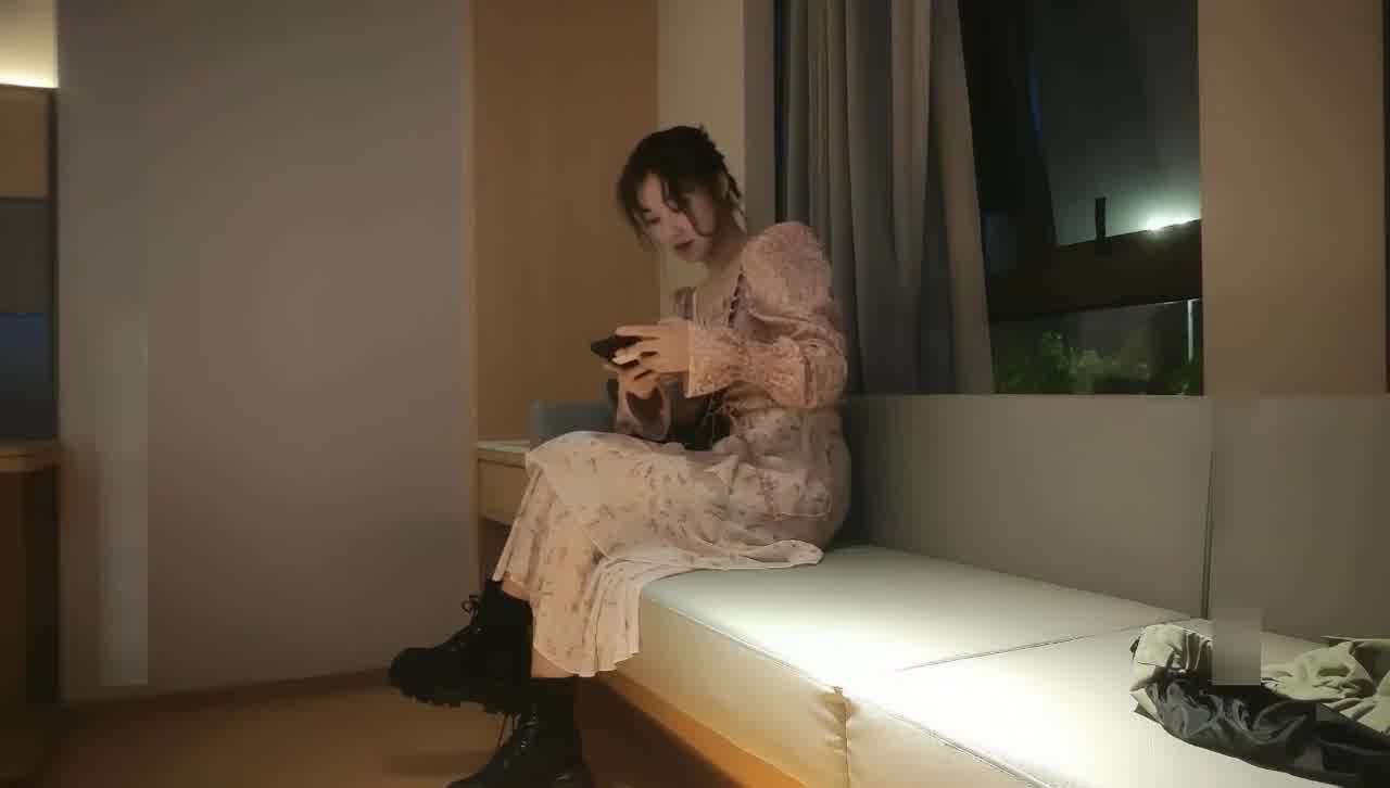  海龟00后软萌学生妹，沙发掰穴好粉嫩，，乖巧听话，激情啪啪疯狂输出，操到浑身颤抖，连连求饶！ 的剧照3