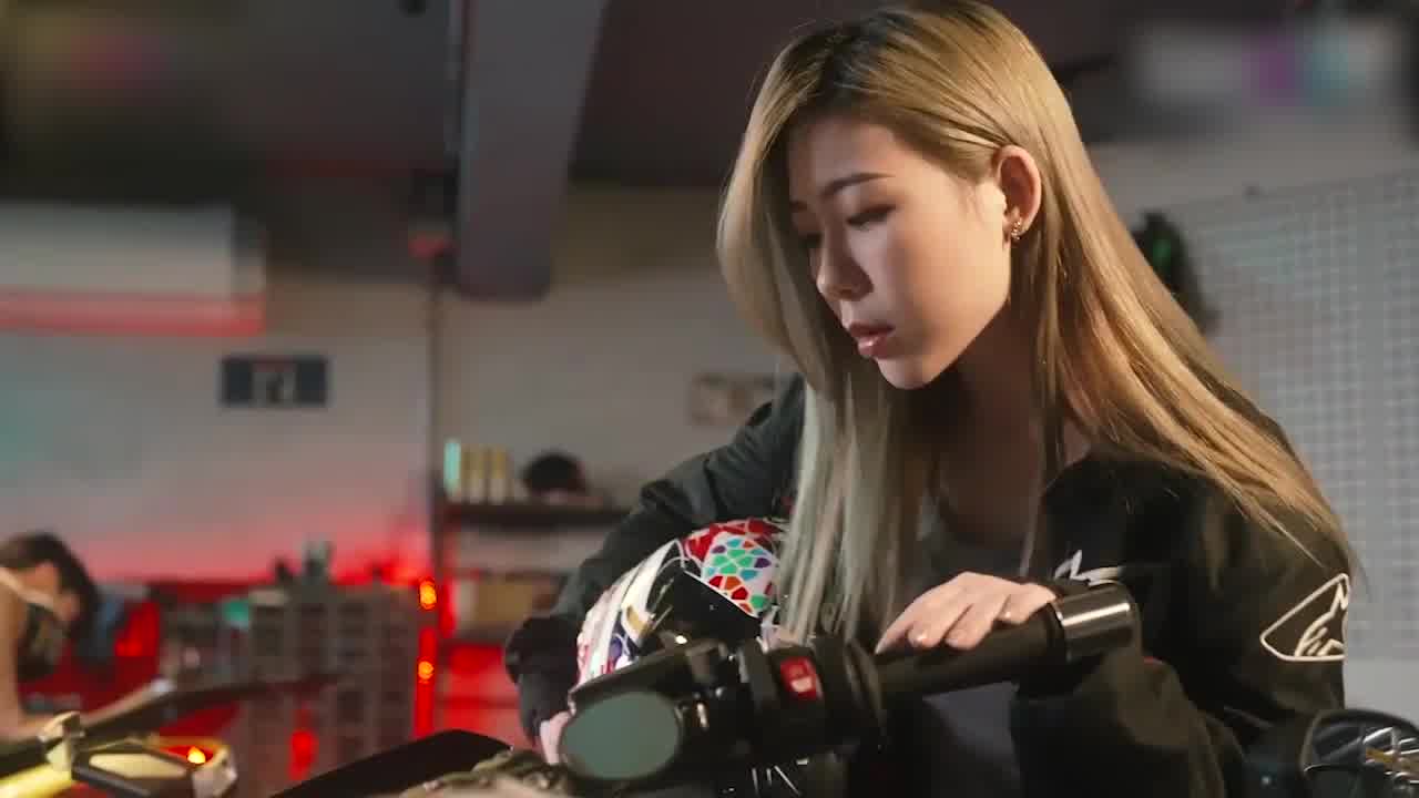  星空传媒 林思妤 高冷骑士用紧实嫩穴换取重型机车 的剧照5