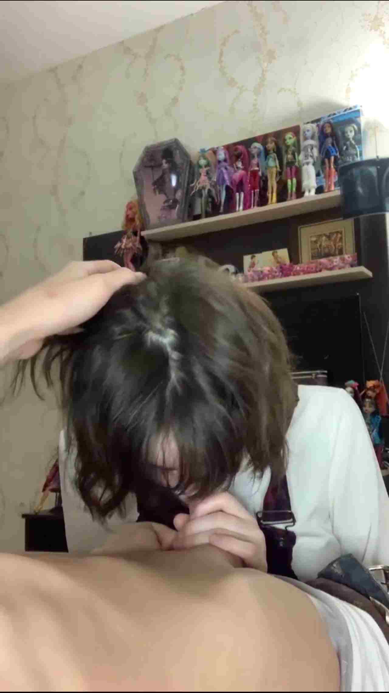  酷酷短发中性混血美女好会吸允鸡巴 的剧照9