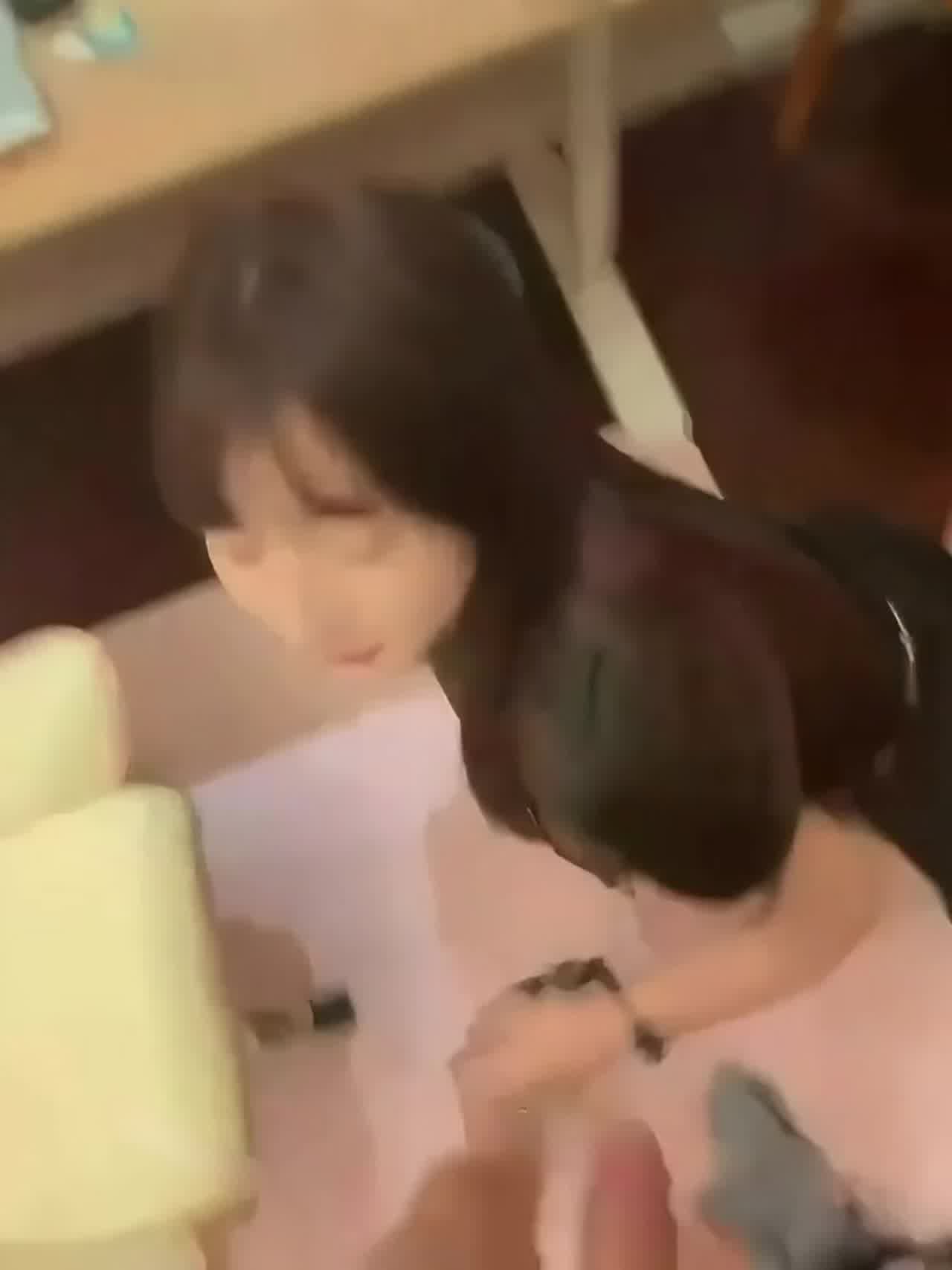  自己叼来鞭子想被调教 的剧照3