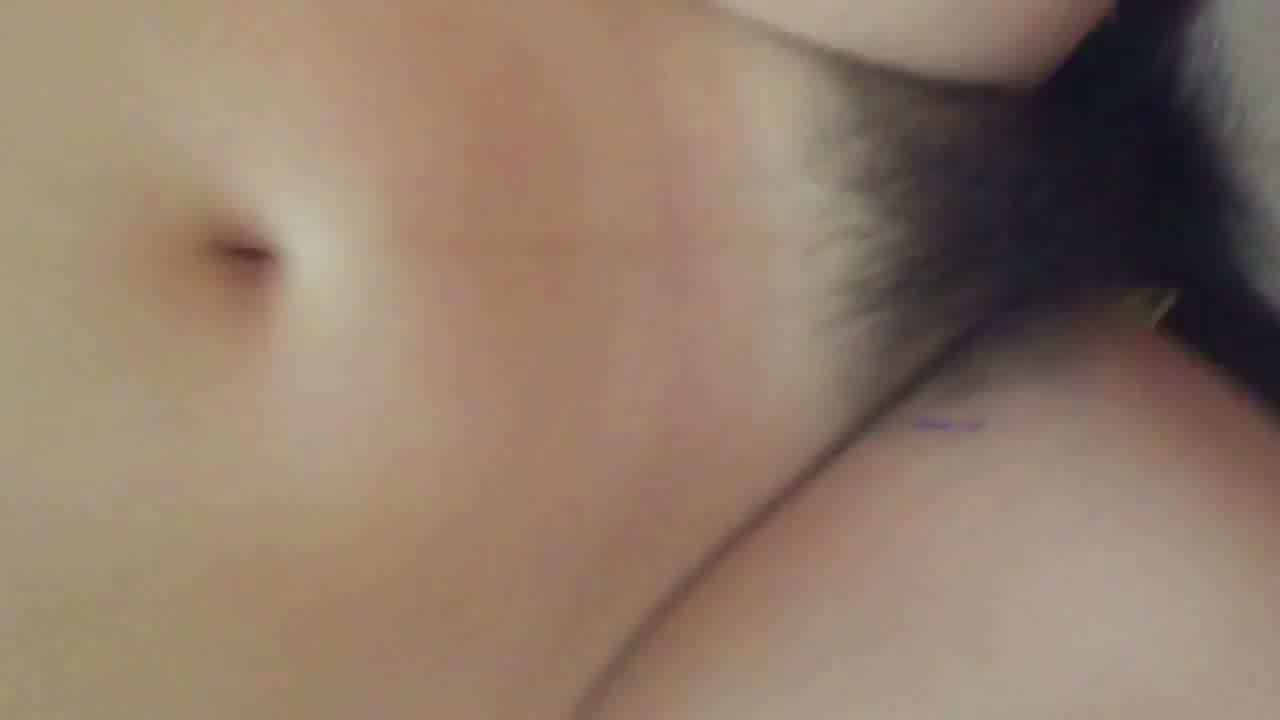  高颜值性感大学美女和室友男朋友酒店偷偷私会 的剧照6