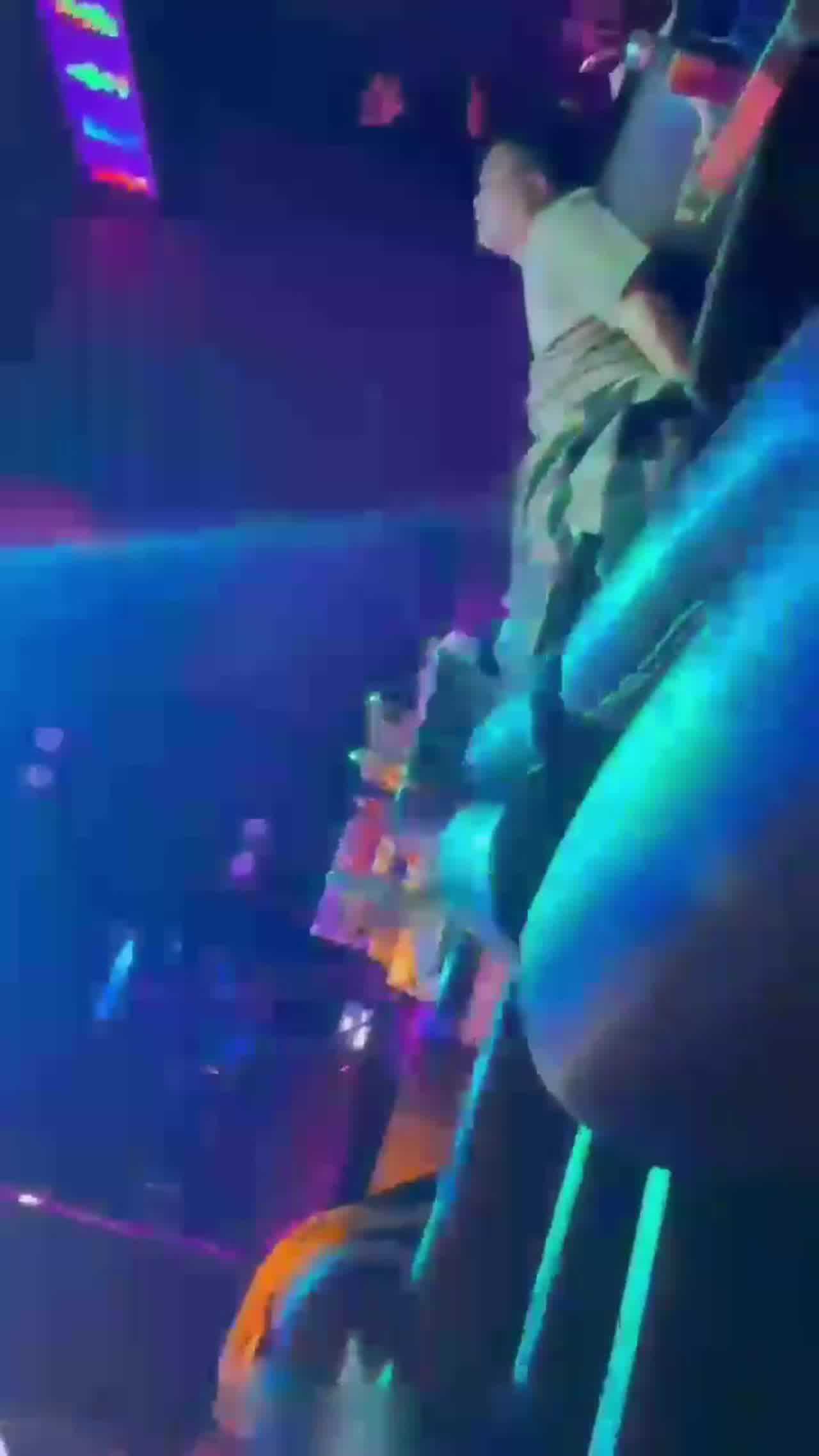  【吃瓜】当众口爆被查 的剧照5