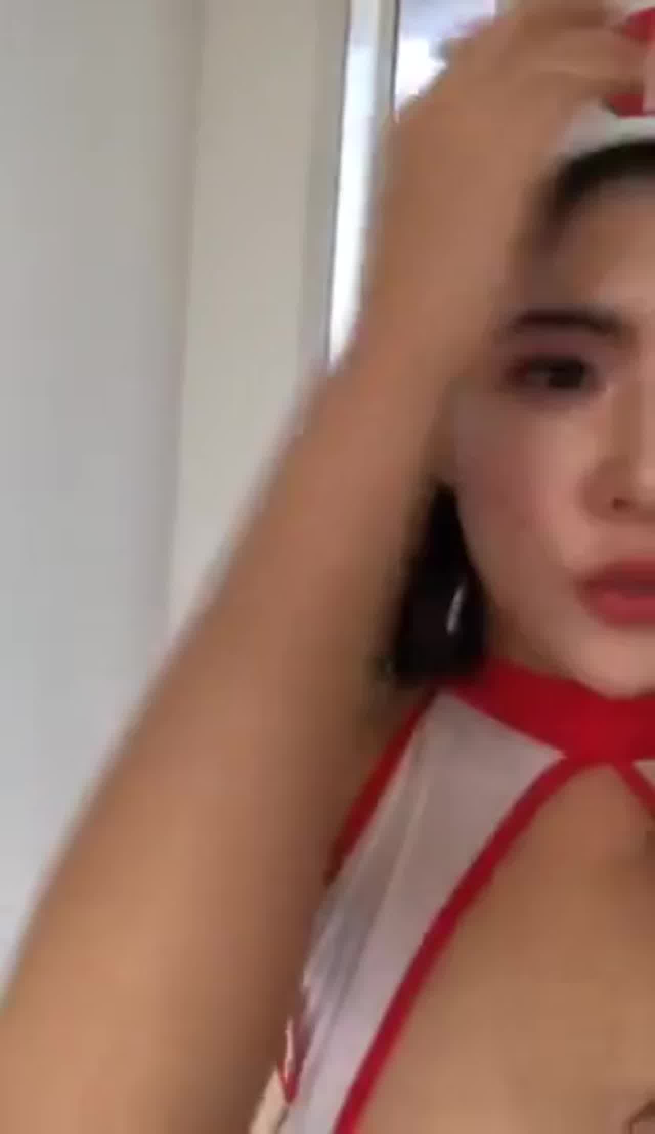  女神思瑞cos女护士，揉奶自摸 的剧照8