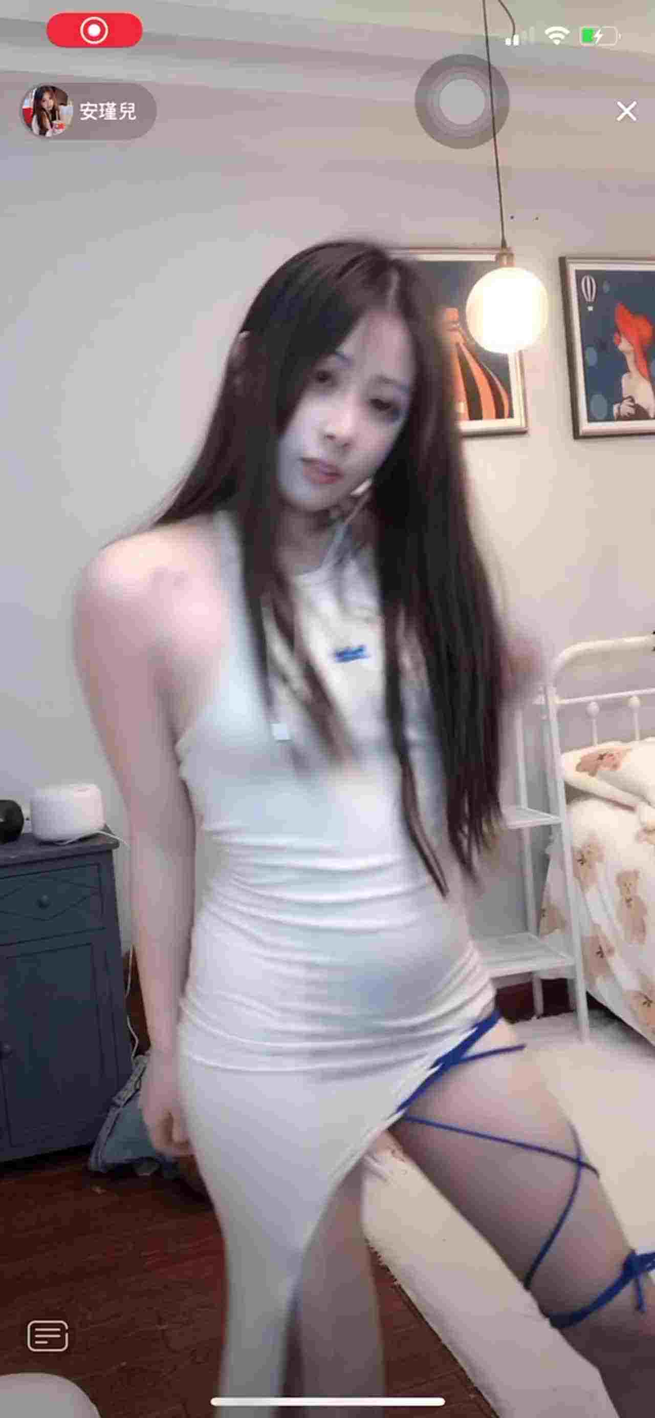  抖音自录真空走光系列 (5) 的剧照9