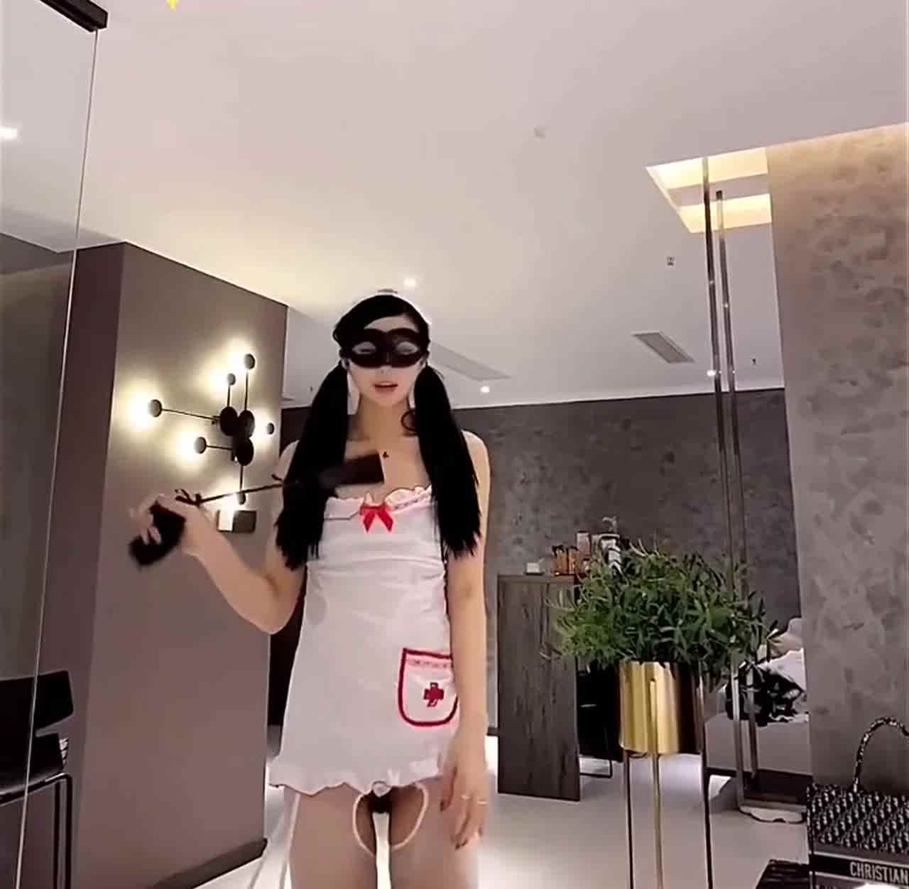  极美网红bunny vivian 性感女护士 的剧照6