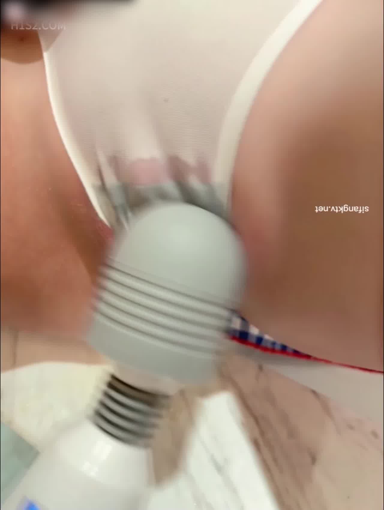  谢小葱嫩模把自己的逼弄得湿湿的 的剧照9