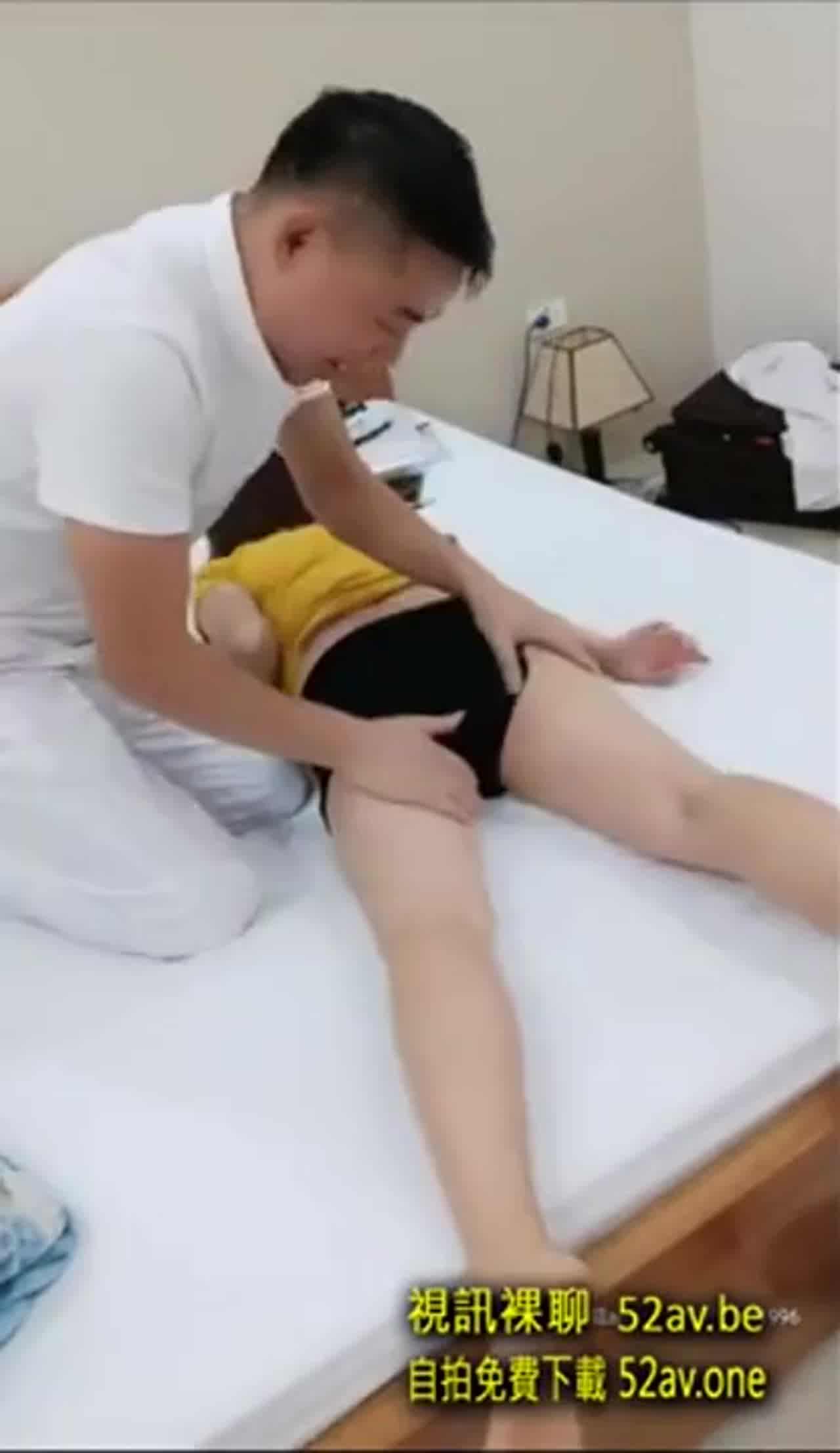  野狼出击 龙哥勾搭个颜值不错的良家妹子回出租屋啪啪直播 的剧照4