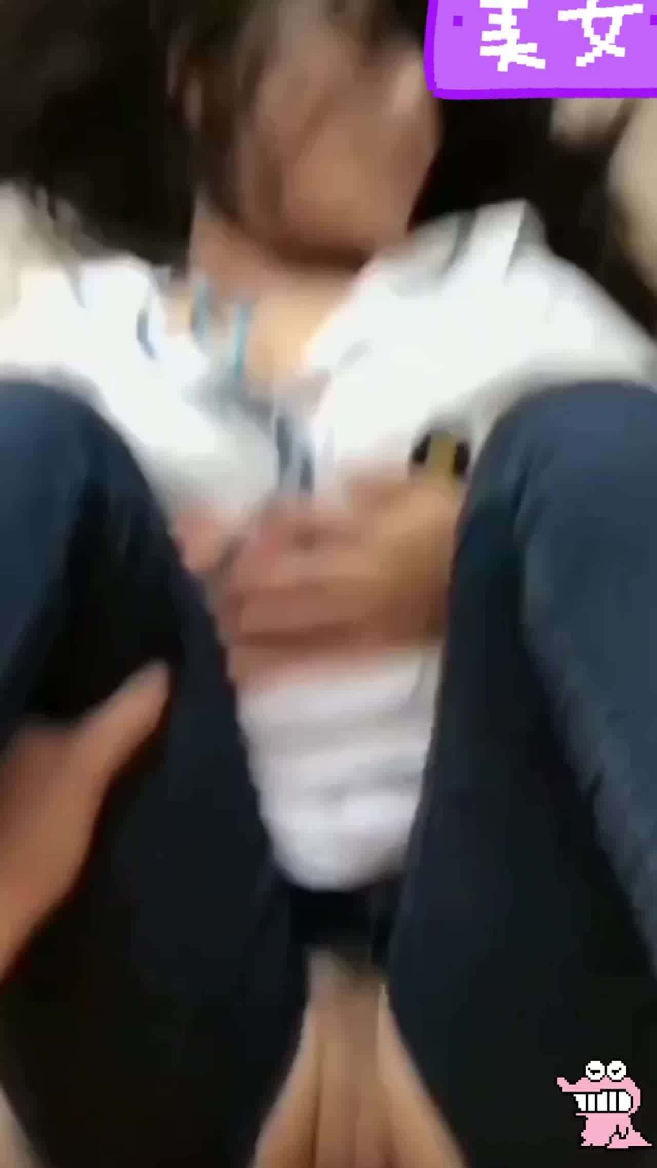  极品馒头逼】谁见谁想 的剧照9