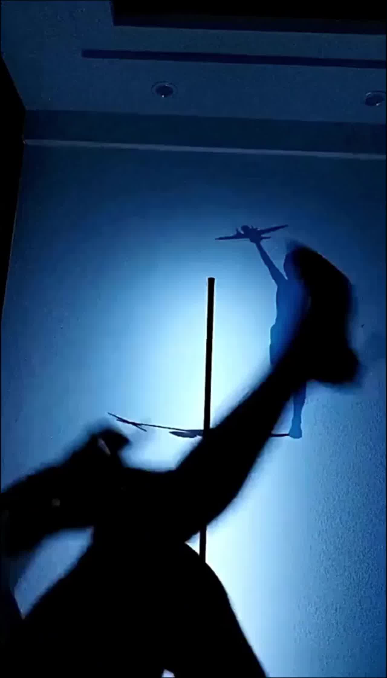  夜店风韩国大眼正妹艳舞魅惑 的剧照2