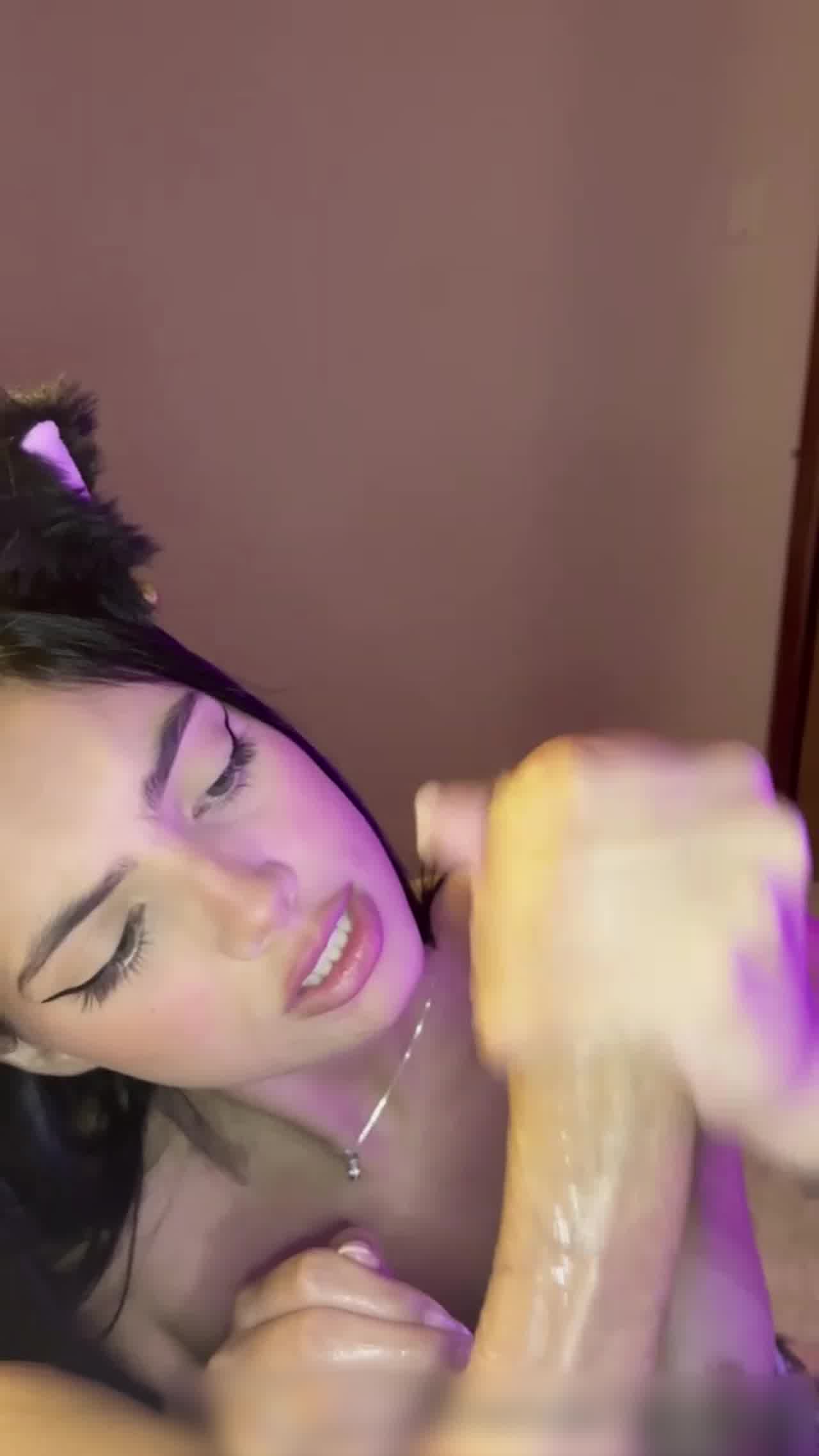  教你如何深喉大鸡巴 的剧照1