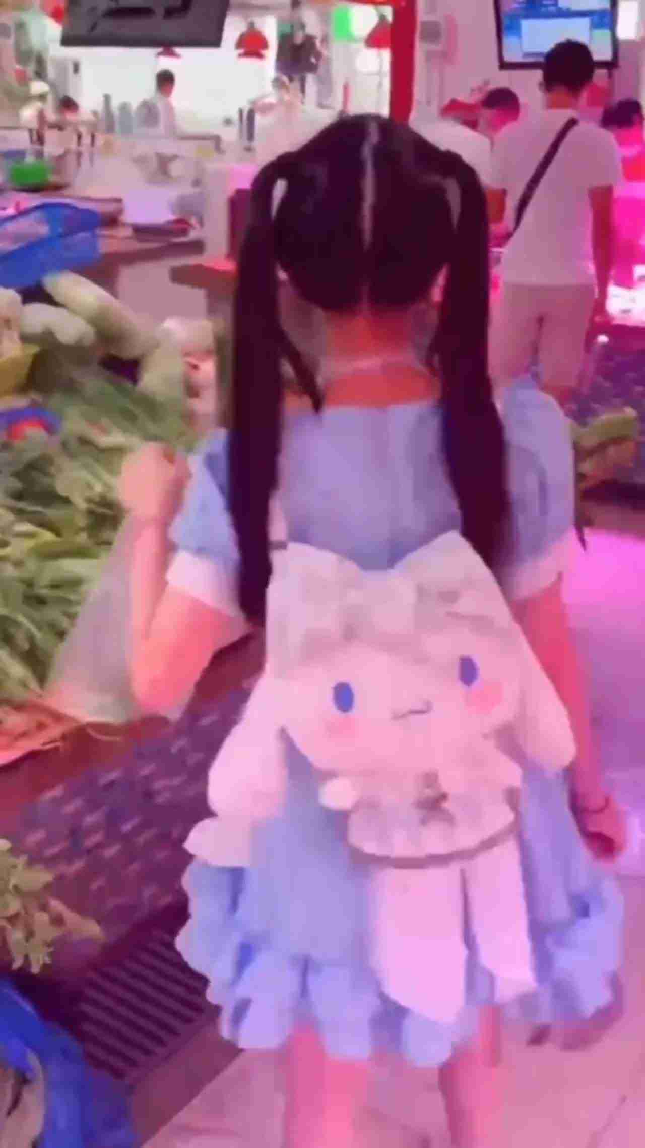  双马尾极品肥臀萝莉骑乘背入式挑战你! 的剧照6