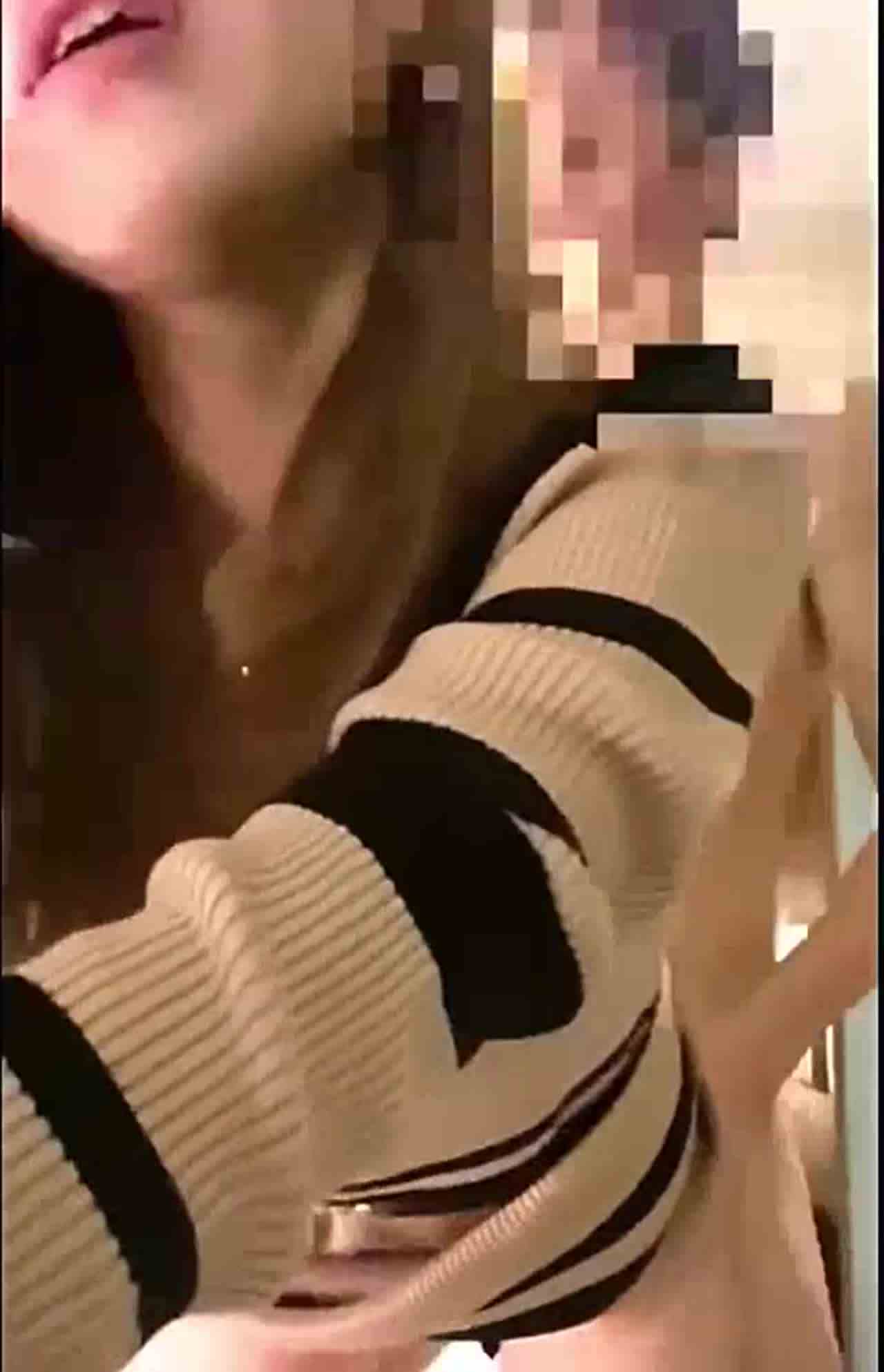  大眼美女直播粉丝福利视频 的剧照1