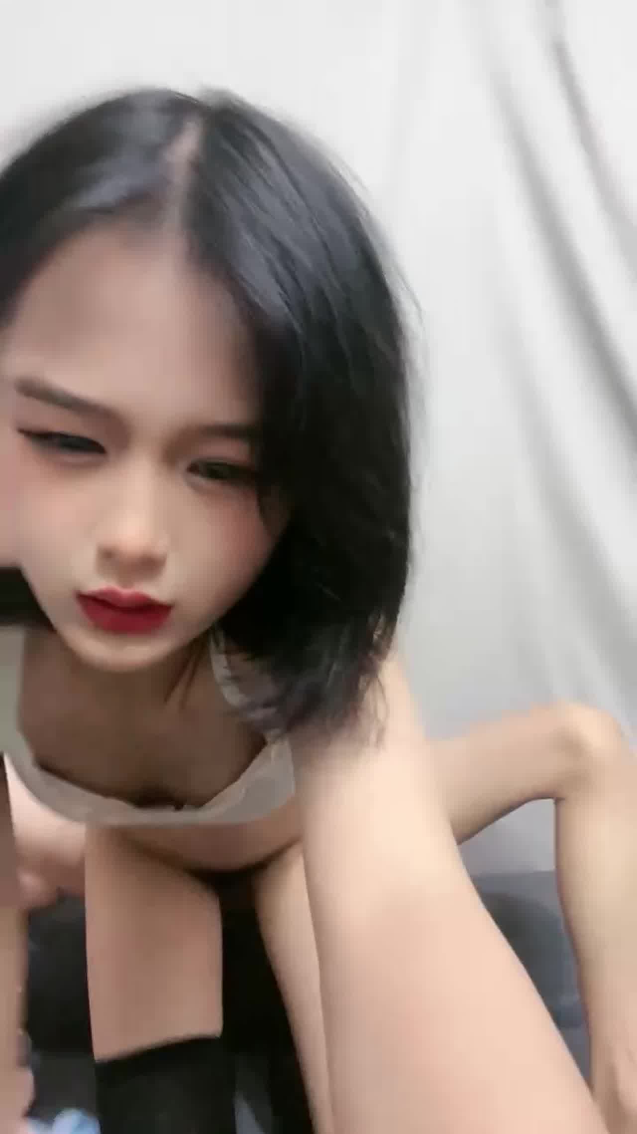  内射中出贫乳短发 的剧照10