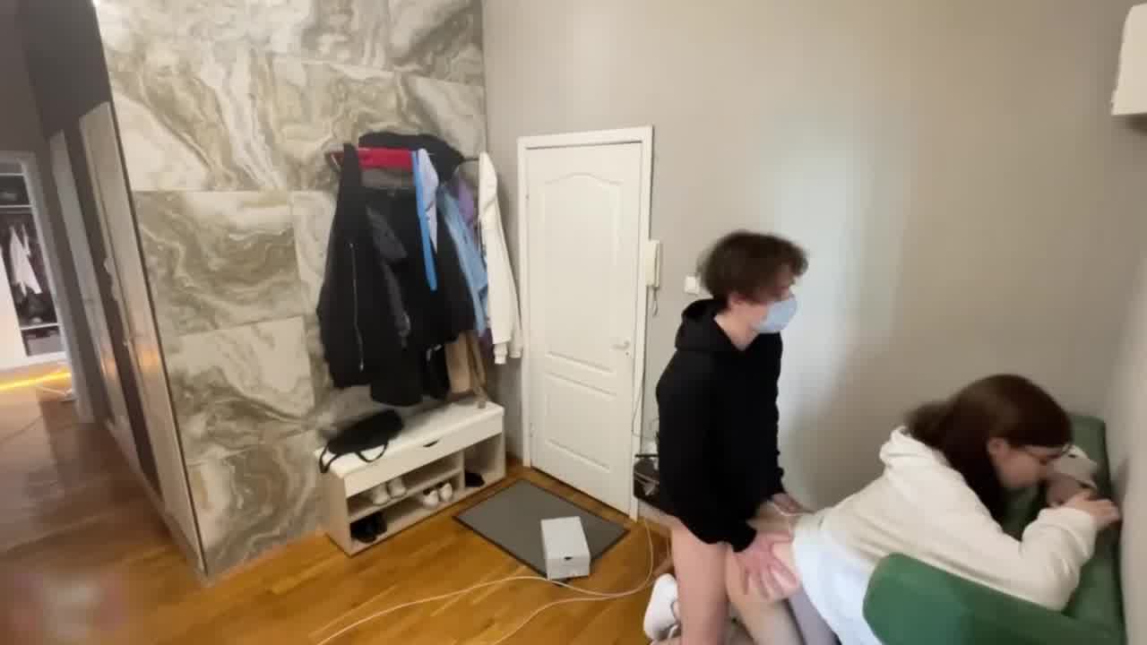  爸妈给你租房 不是要你骗妹妹回去干的内 的剧照9