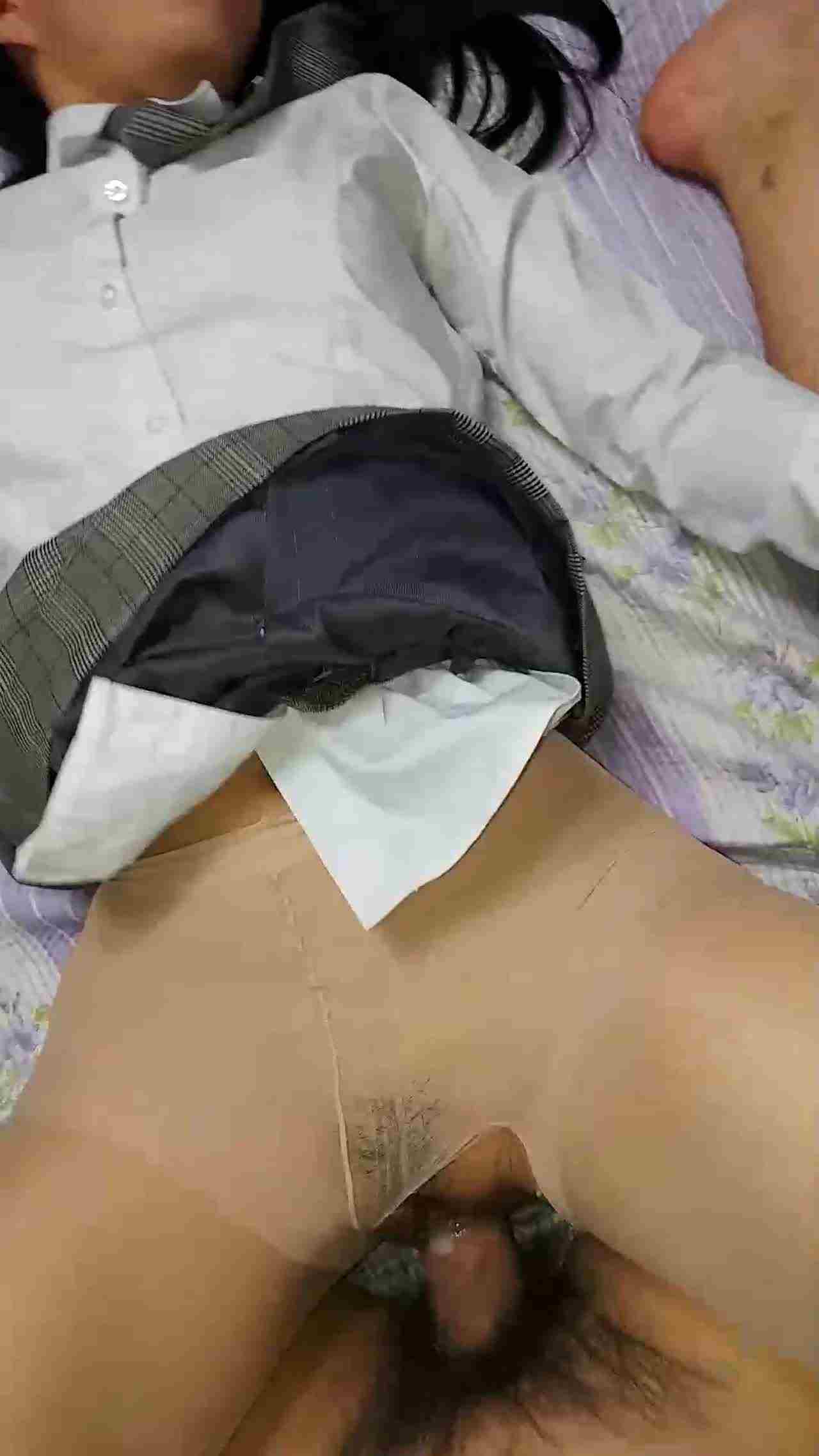  上班到上到太累 需要打一炮内射抒解压力 的剧照3