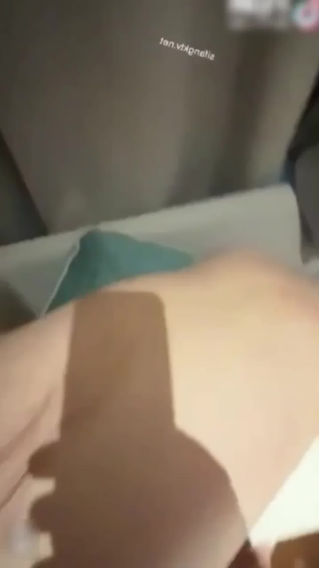  反差婊性奴小母狗 想怎么干就怎么干 的剧照1