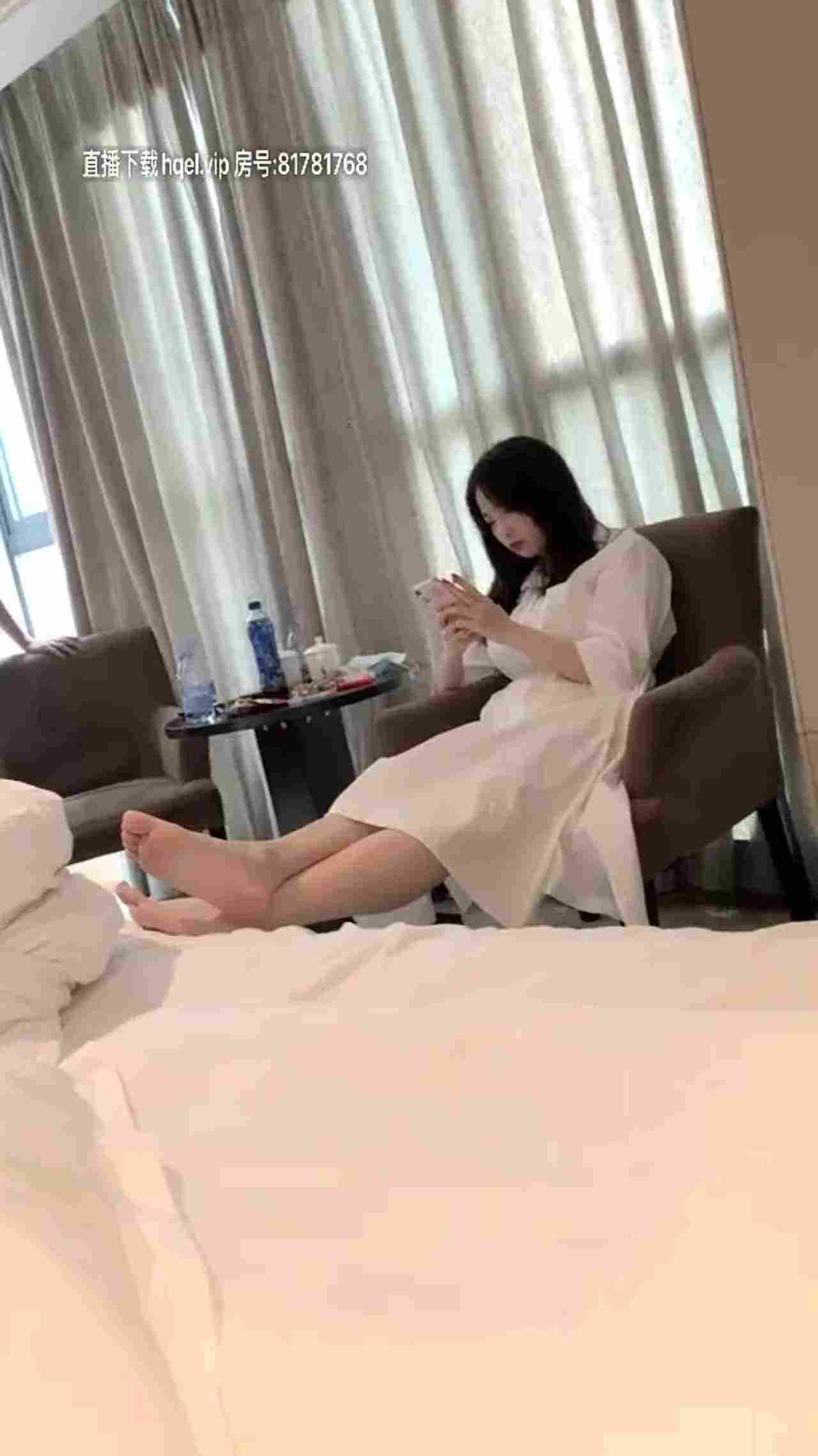  火辣身材甜美D罩杯妹子酒店3P轮流啪啪（四） 的剧照7