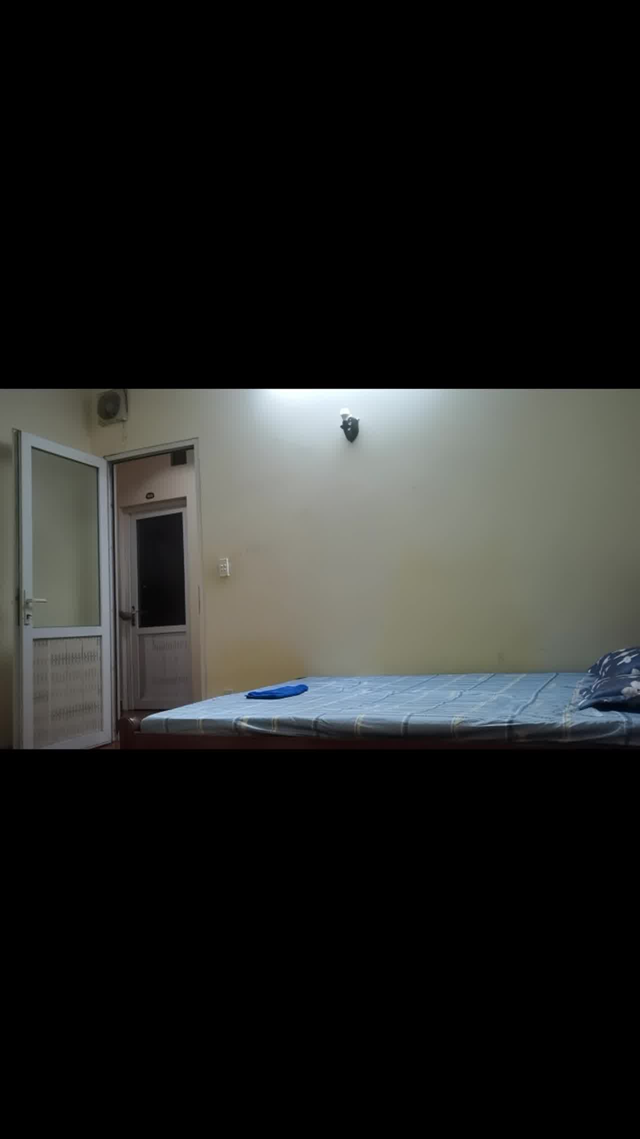  开发新地点【探访城中村】偶遇甜美文静妹妹，苗条贫乳，直接开操，张开双腿猛怼，太嫩了 的剧照10