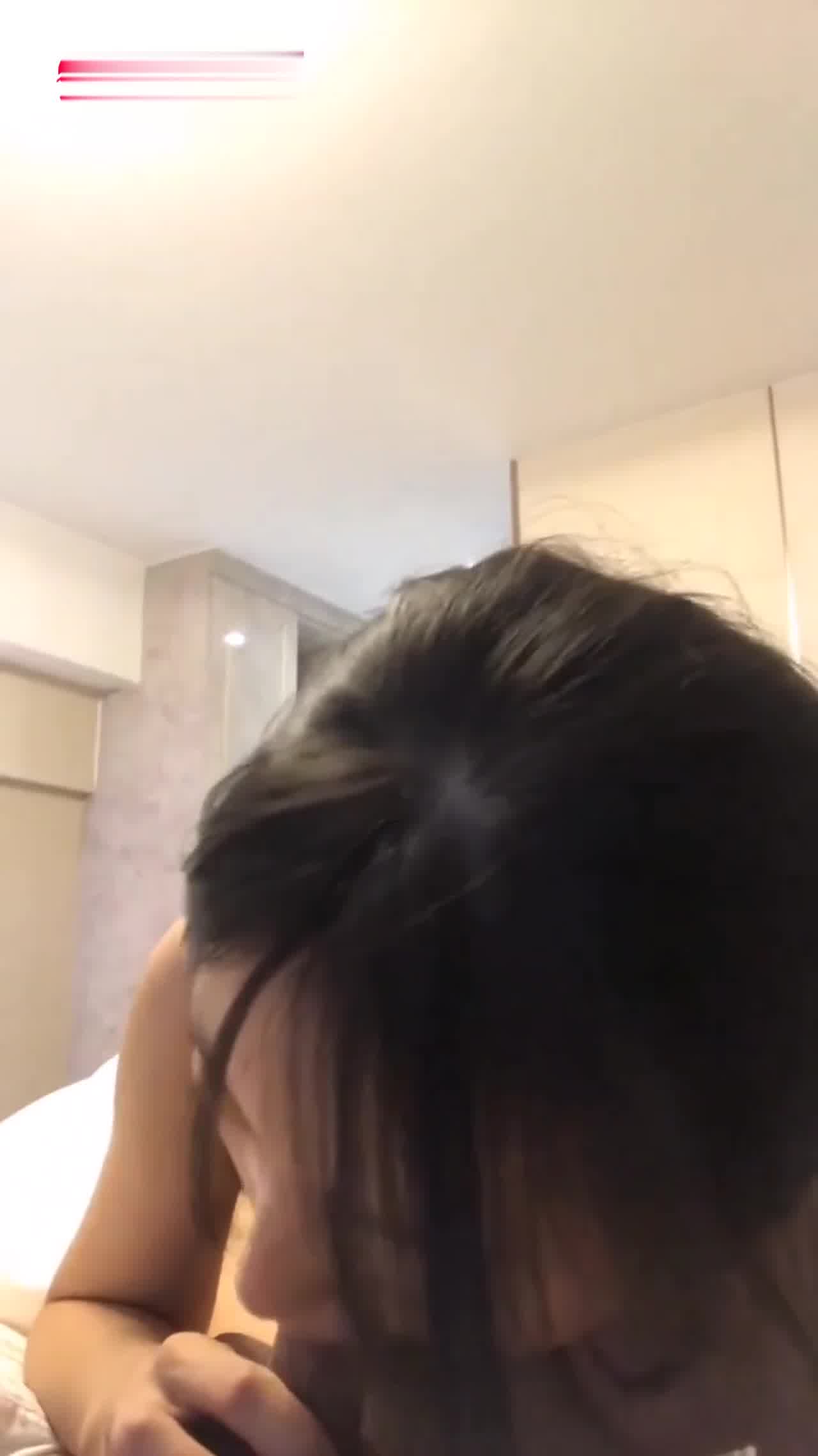  长相清纯没想到喜欢3P 的剧照1