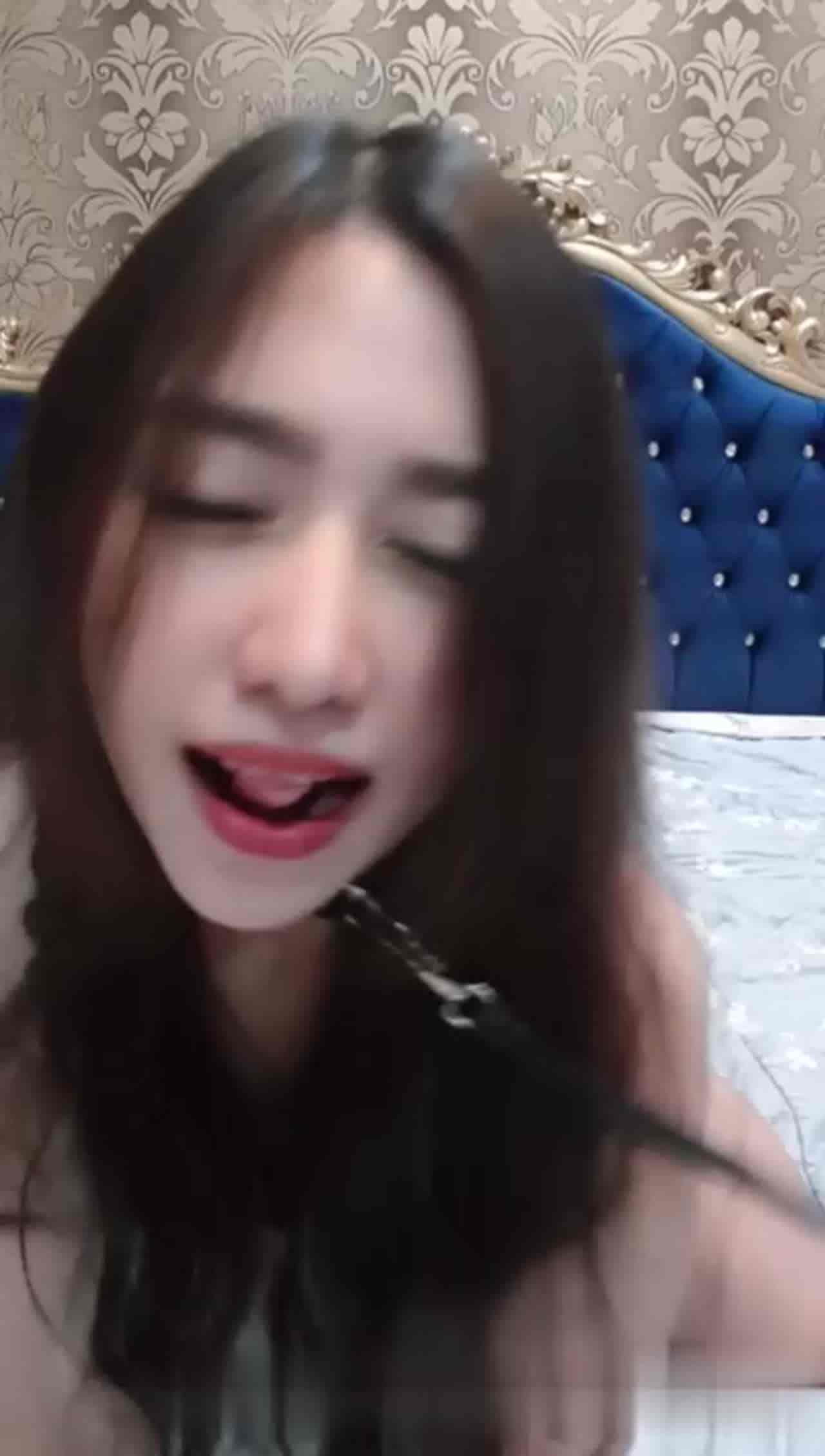  主人热情的母狗骑乘 的剧照4