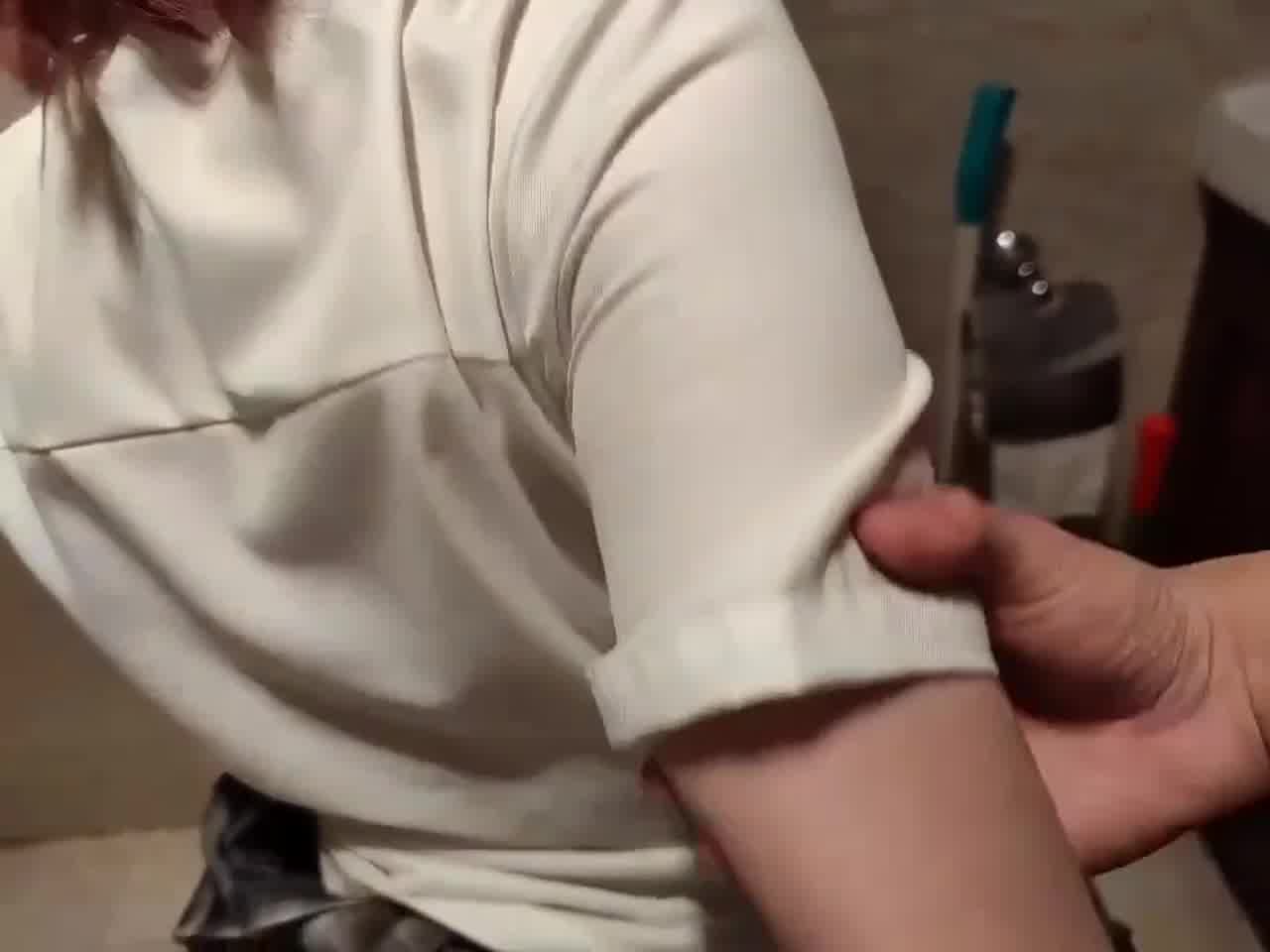  18岁少女为了追逐小穴的快感 用假屌满足自己 的剧照5