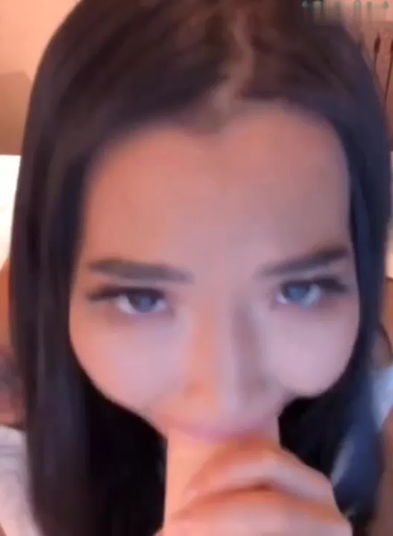  性感啦啦队正妹把假机八想象成篮球队队员的肉棒 的剧照9