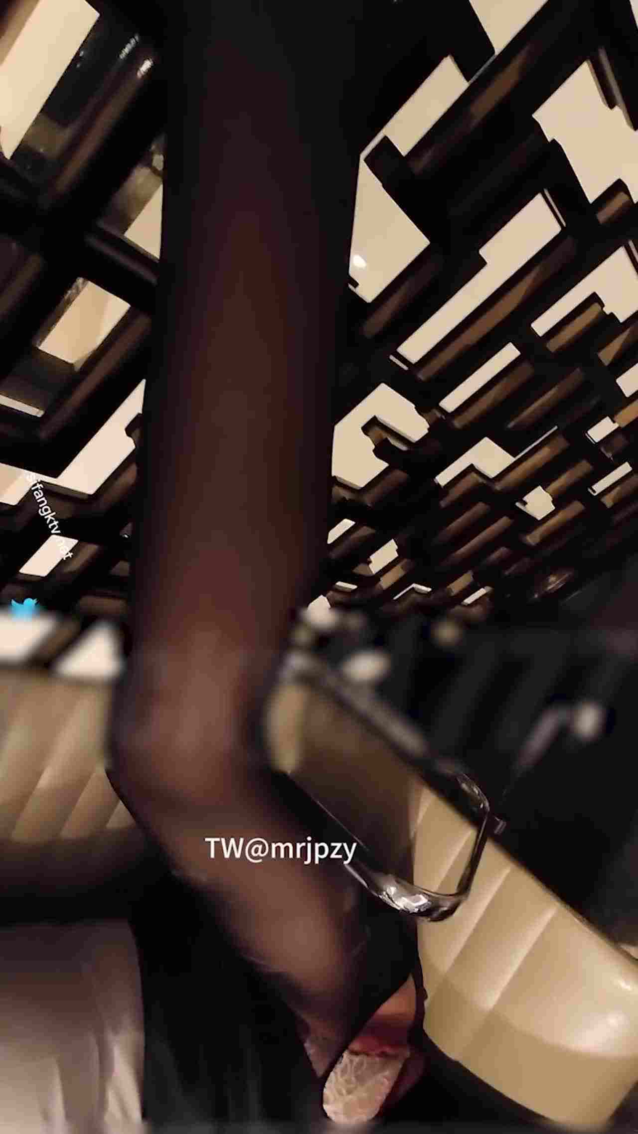  骚屄小姐姐打码诱惑 的剧照7