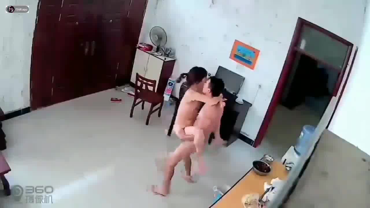  夫妻在房间火车便当太爽了 的剧照2