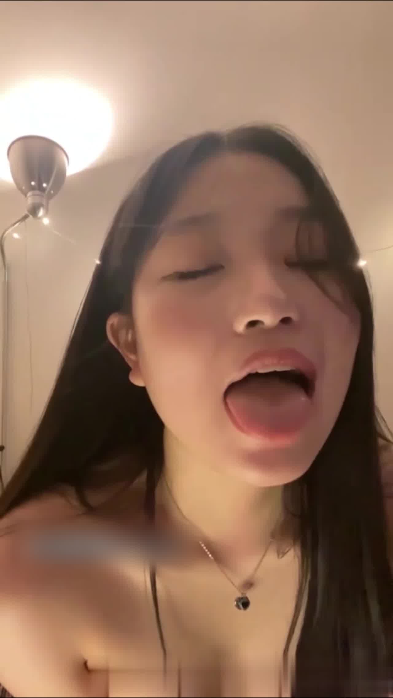  我是舔狗快来干翻我 的剧照6