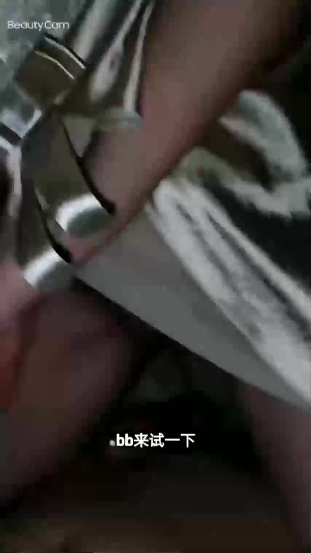  老公不在家好激动。少妇：他不在，干死我，你鸡巴好长啊，插进来肯定很舒服_男：你老公人呢。吹插真爽 的剧照2