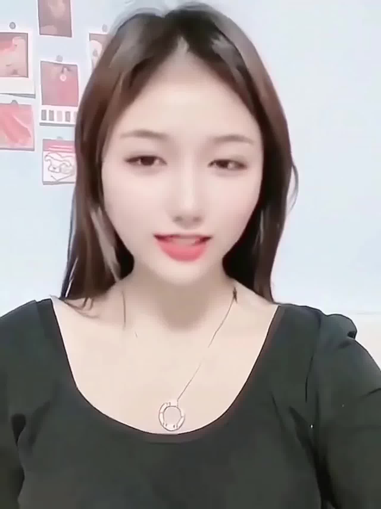  安琪来了～各位哥哥们可以多多关注我唷 的剧照5