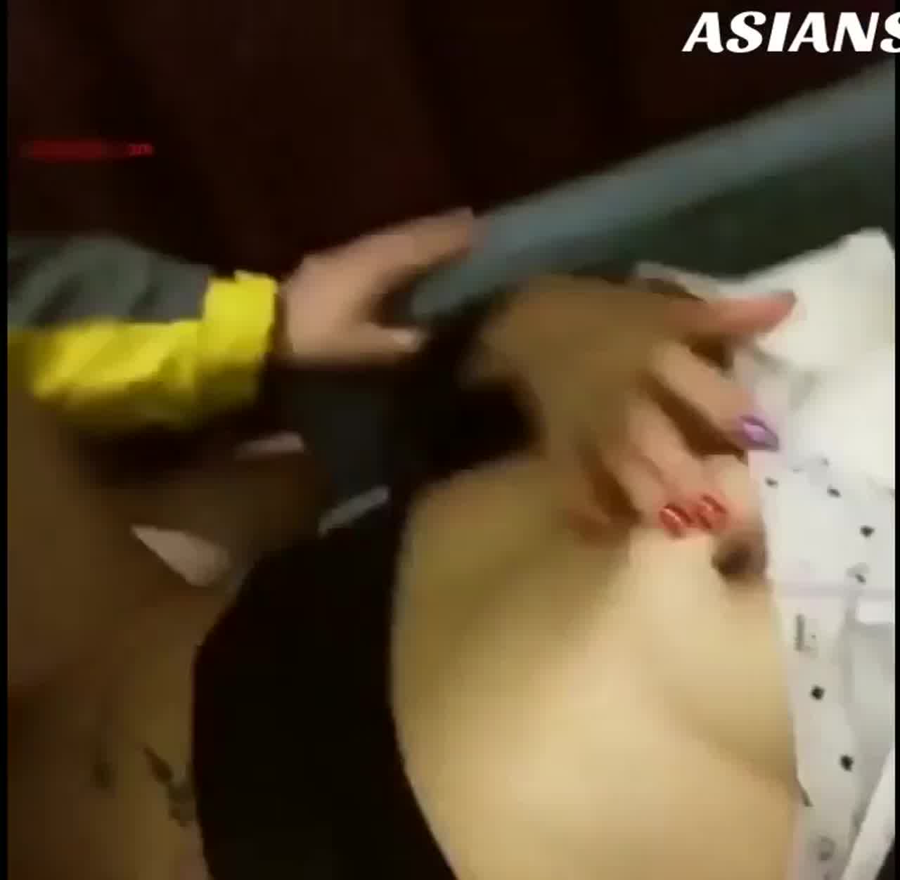  寂寞女主管看到新来的送件员工直接命令他侵犯自己 的剧照7