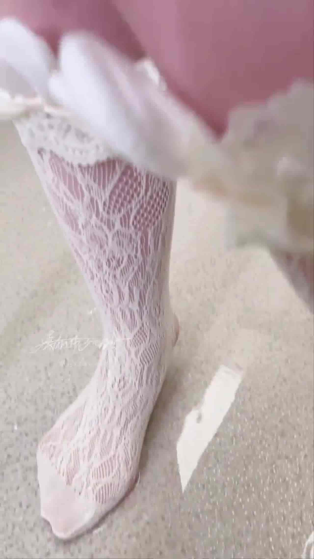  喵小吉 末班地铁跳蛋自慰高潮漏尿 的剧照10