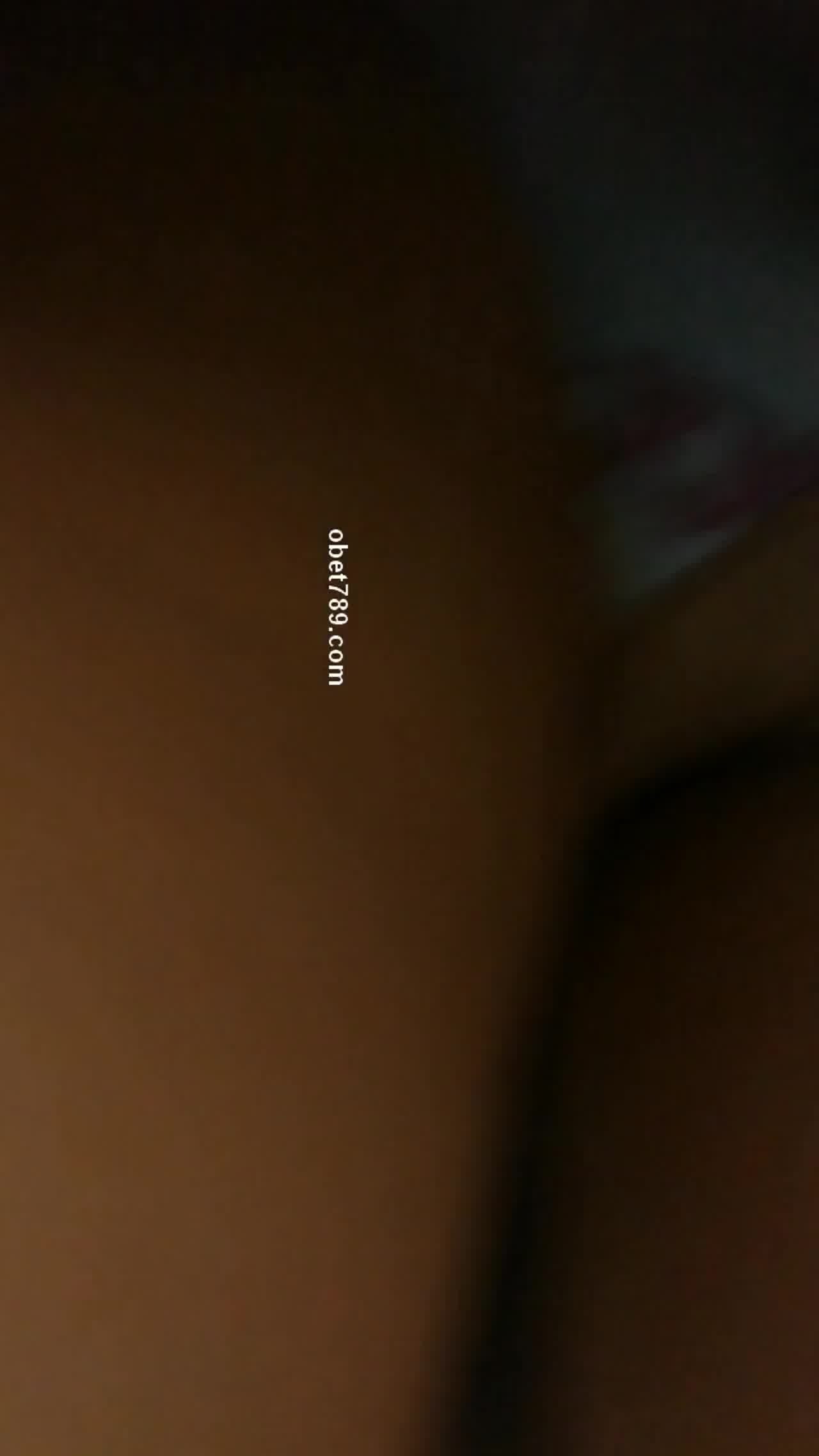  猜猜看黑丝裙底风光的内裤是什么颜色？ 的剧照4