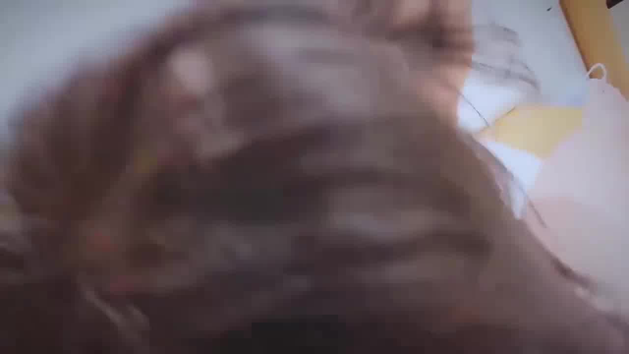  美乳美胸学生妹用按摩棒自慰根本没被满足 马上约网友来操他 的剧照4