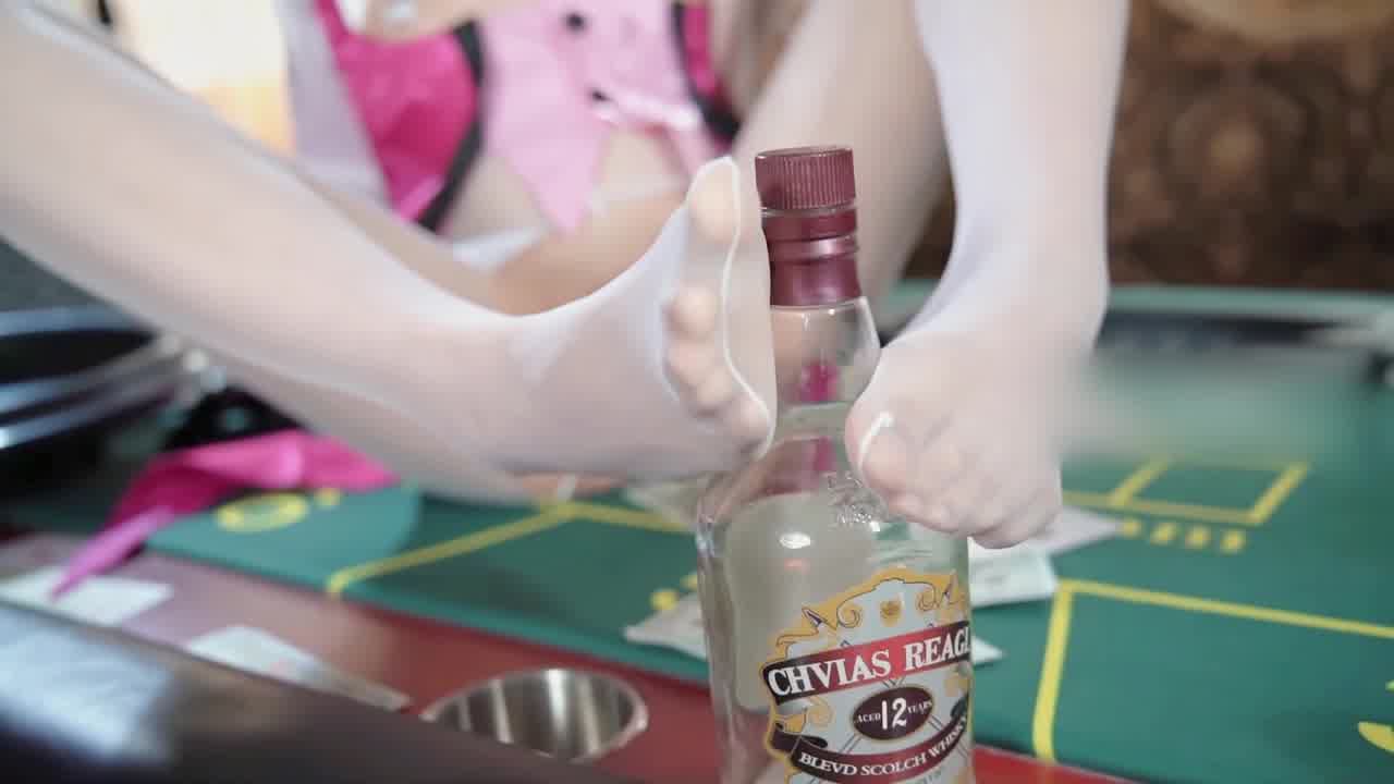  cos萝利女神咬一口兔娘，七月新番。《高扬斯卡娅兔女郎》 的剧照9