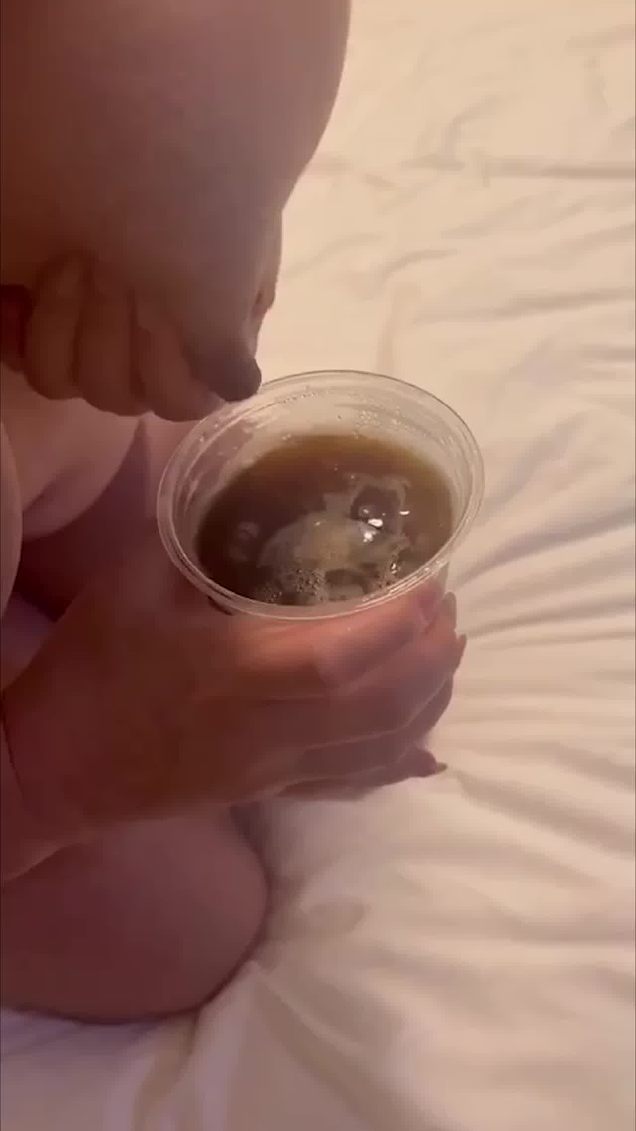  一杯咖啡加母奶会更好喝 的剧照9