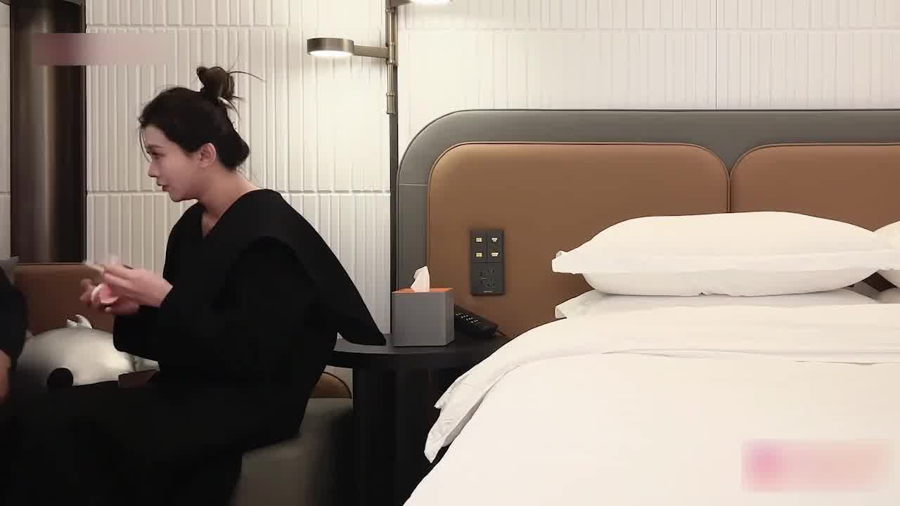  【3k体验王思聪的快乐！神似张予曦的鸡】这长得跟张予曦简直一个模子刻出来啊，只要3k就能约 的剧照8