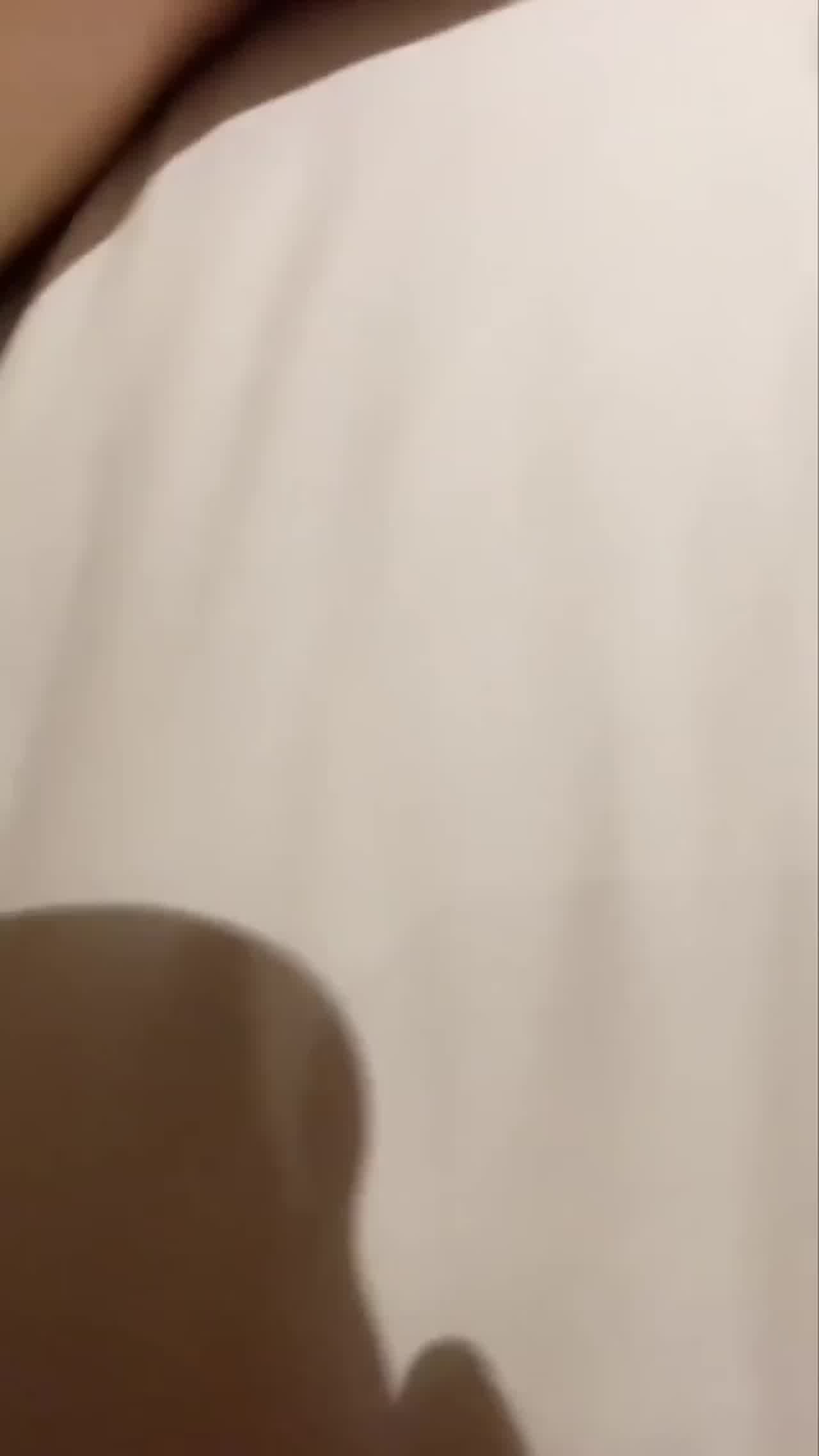  强烈推荐这部!【推特大神】调教高颜值美乳舞蹈生，跪着深喉扇耳光‘太顶了我不行了’全程骚话，嗷嗷乱叫！ 的剧照7