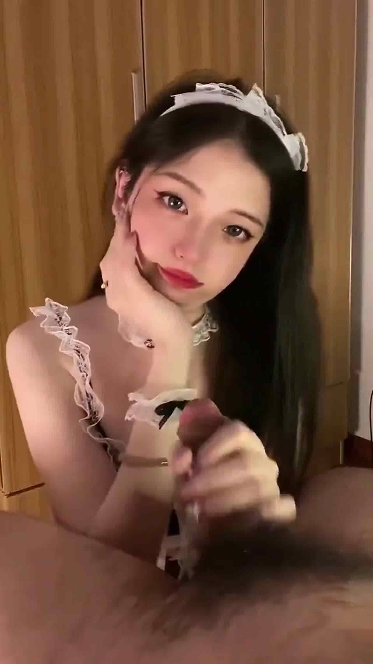  笑起来象是我班上的校花 的剧照2