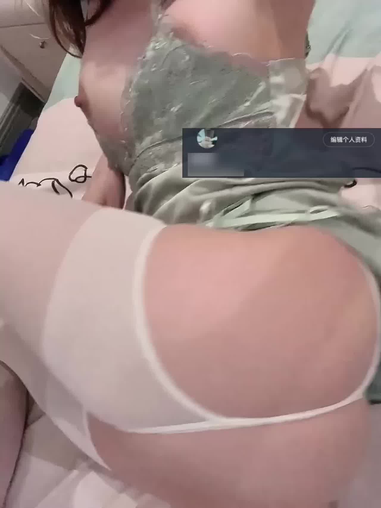  白丝大屁股后入起来真紧 的剧照1